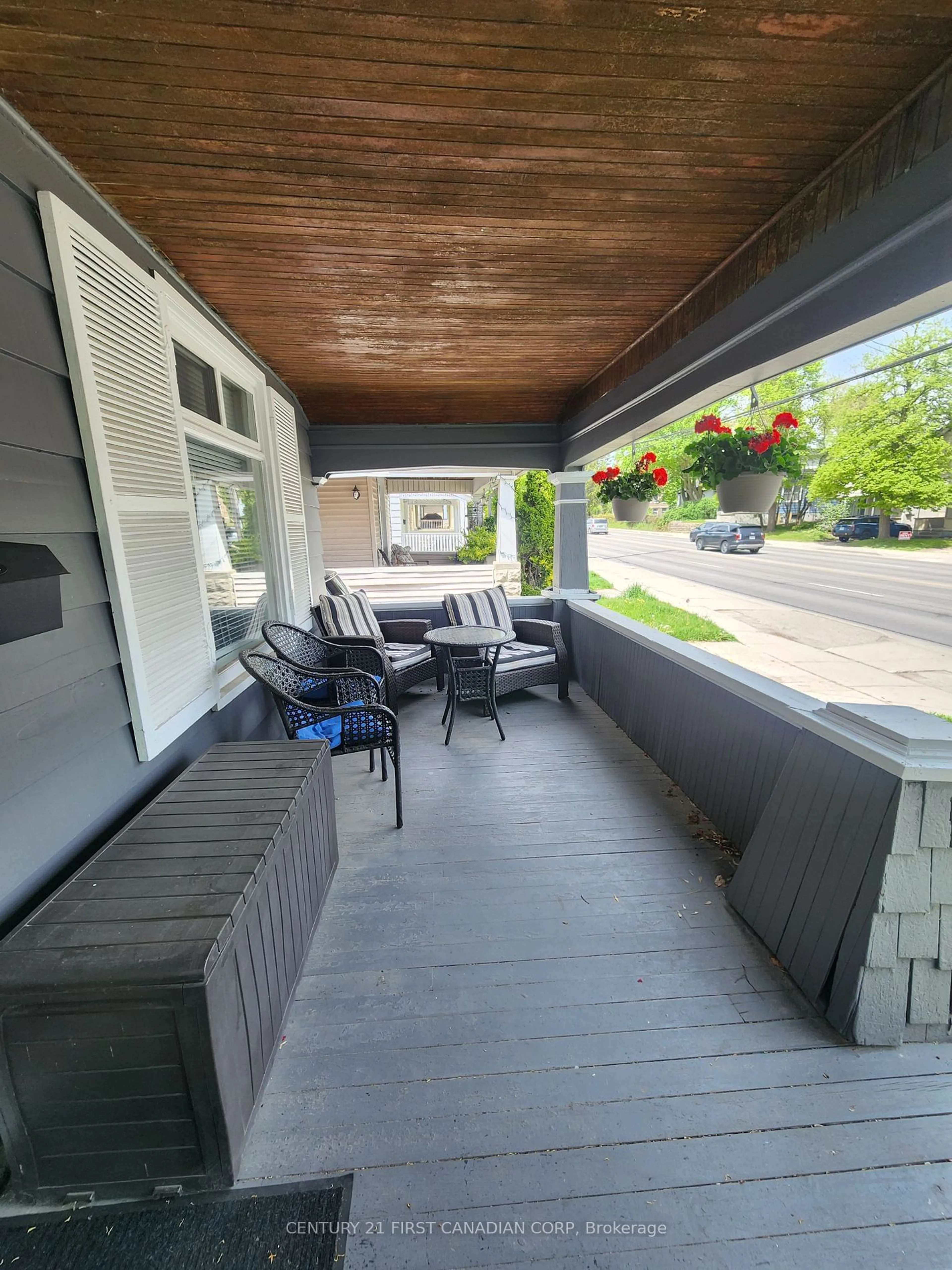Patio for 190 Wharncliffe Rd, London Ontario N6H 2B4