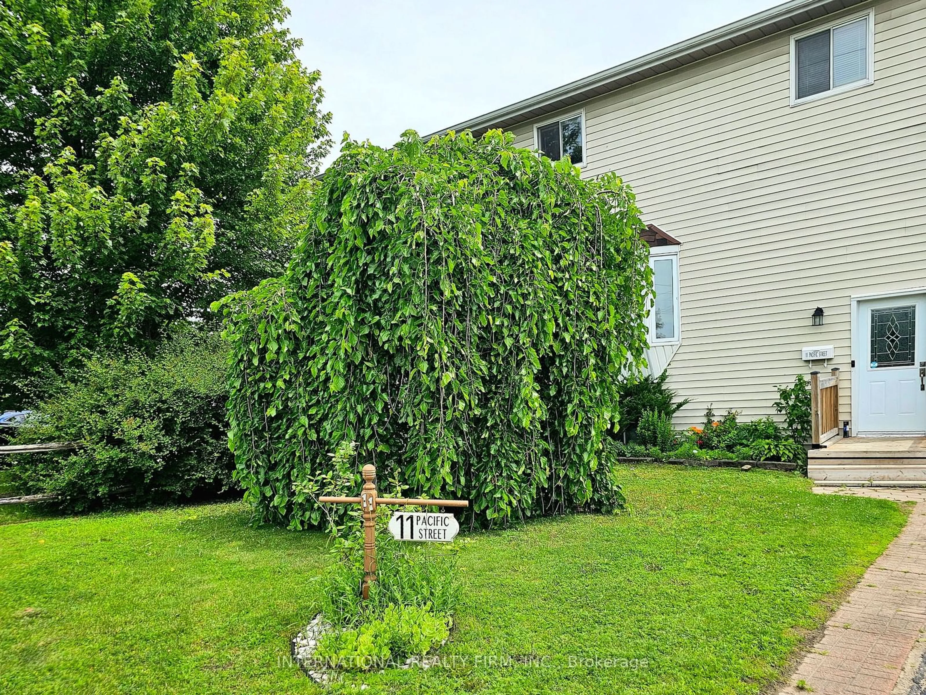 A pic from exterior of the house or condo for 11 Pacific St, Quinte West Ontario K8V 2B6