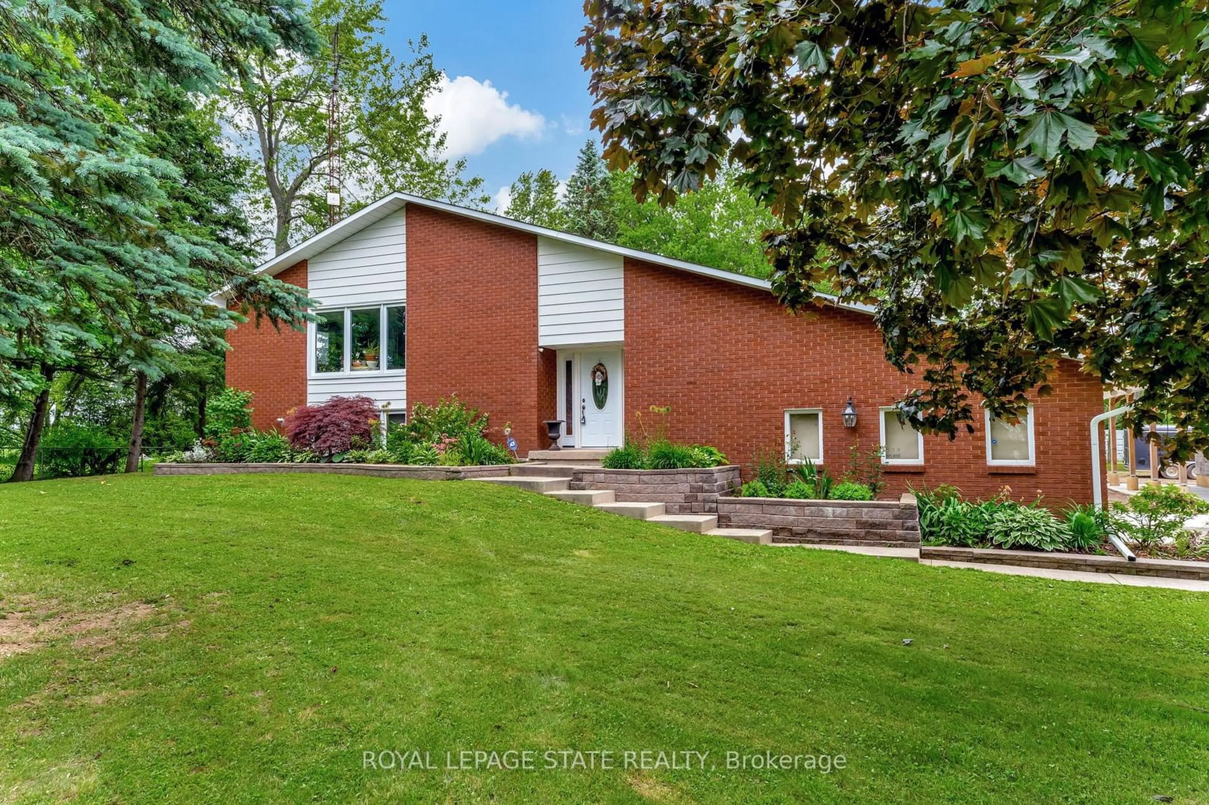 Home with brick exterior material for 1311 Fiddlers Green Rd, Hamilton Ontario L9G 3L1