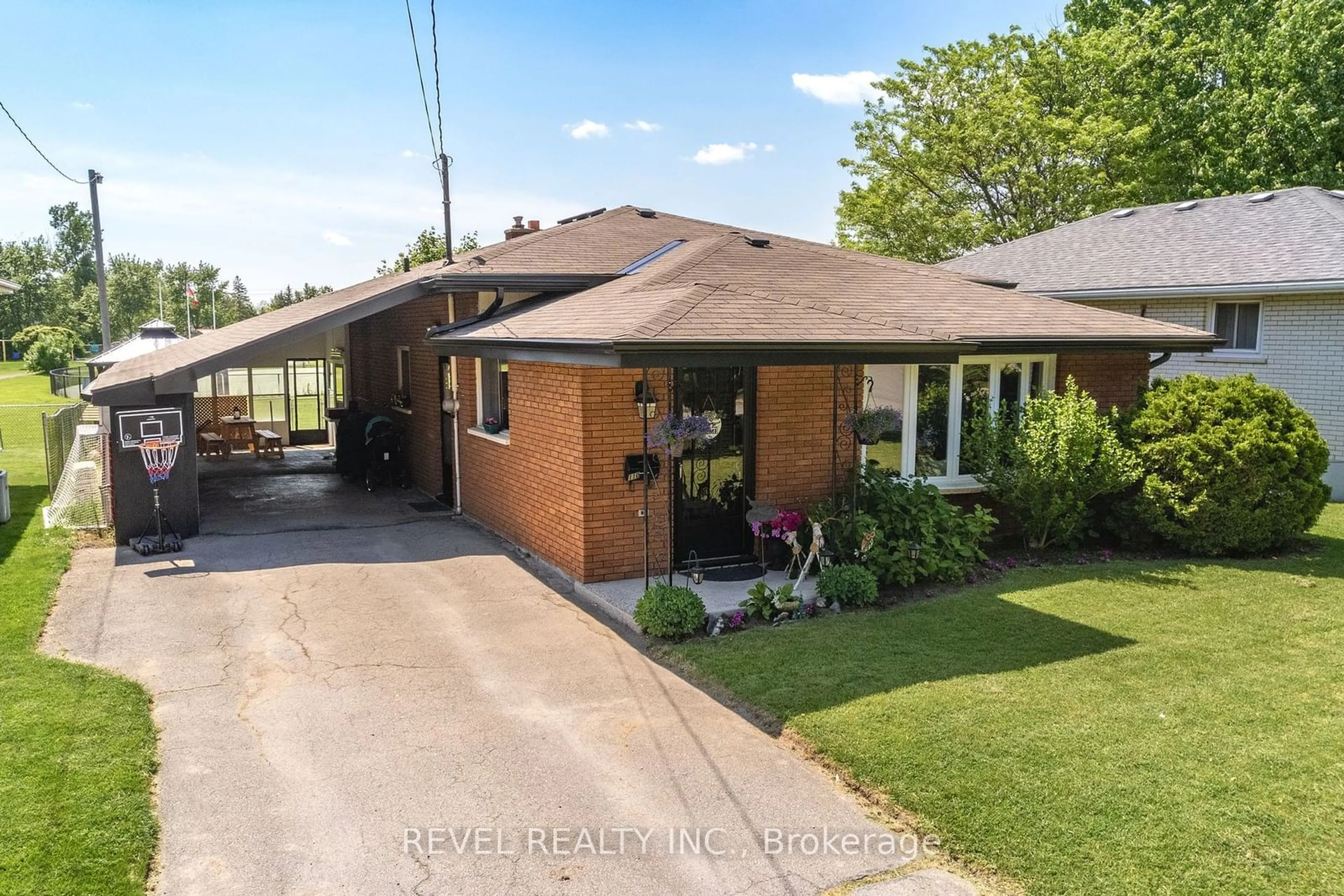 Frontside or backside of a home for 110 Glendale Rd, Belleville Ontario K8P 4H6