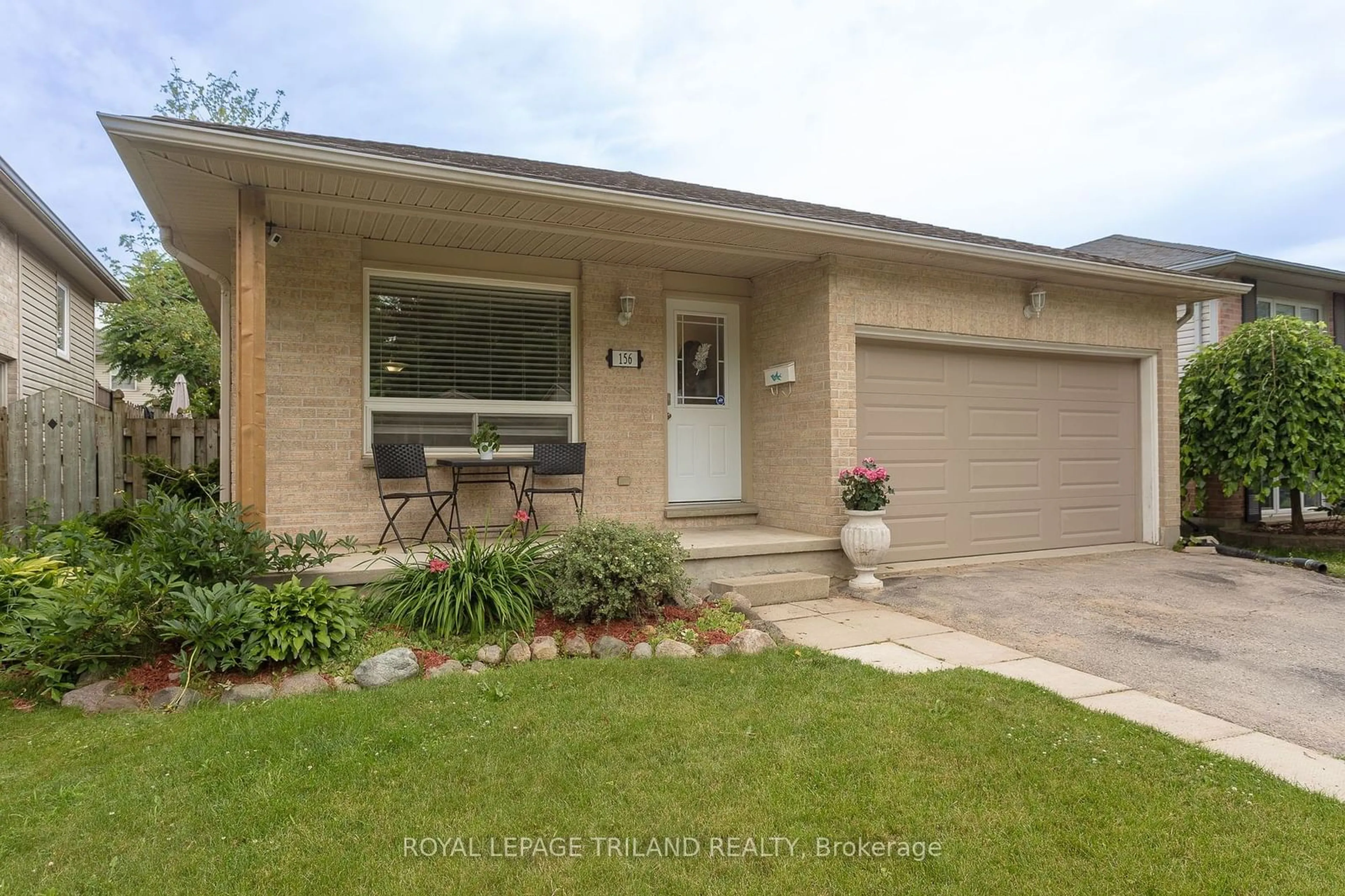 Frontside or backside of a home for 156 Bournemouth Dr, London Ontario N5V 4T1