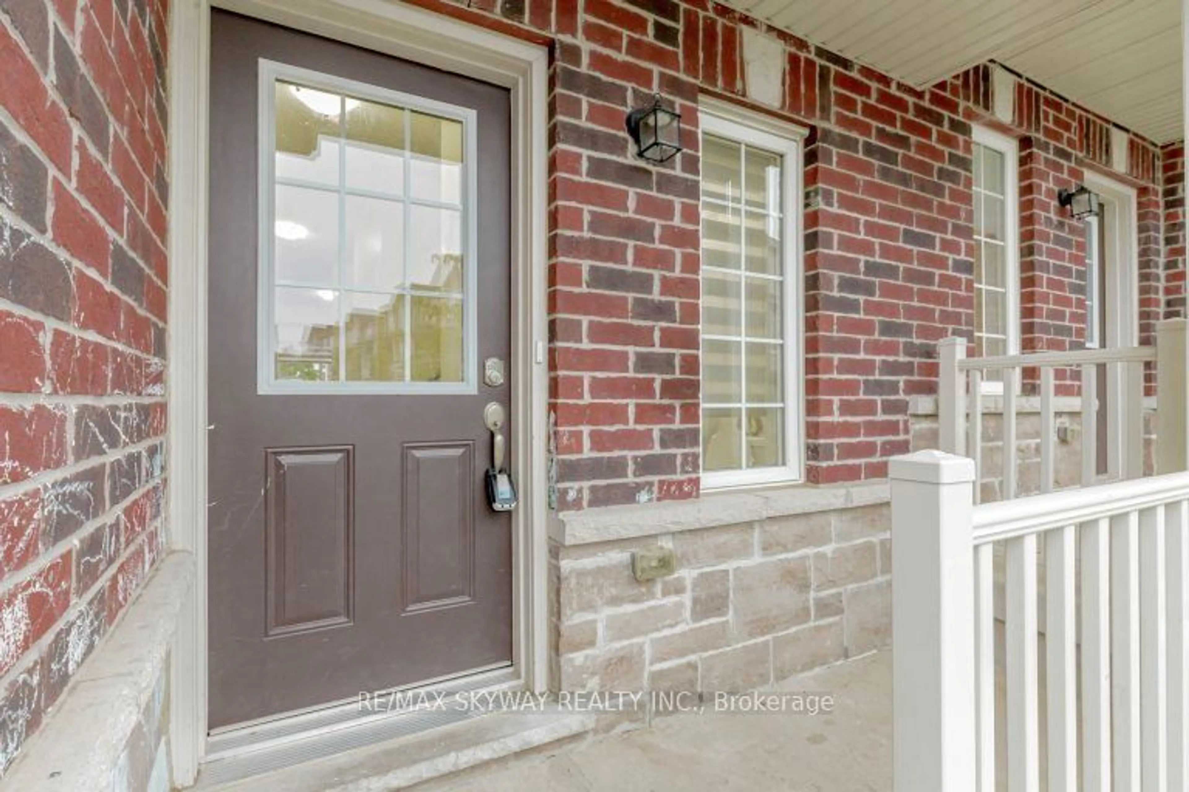 Home with brick exterior material for 44 Dewberry Dr, Kitchener Ontario N2B 0A9