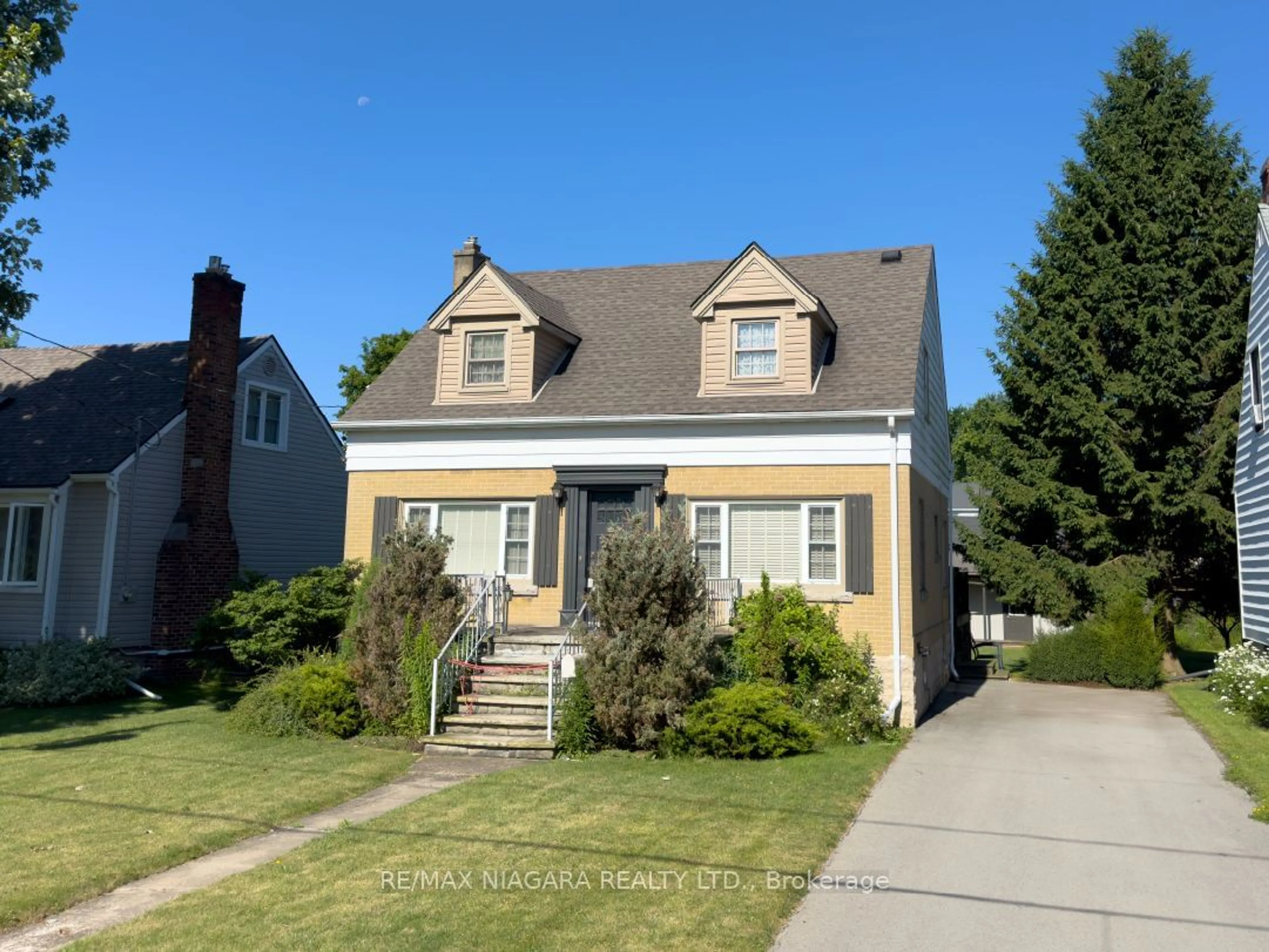 Frontside or backside of a home for 76 Forest Ave, Port Colborne Ontario L3K 5E4