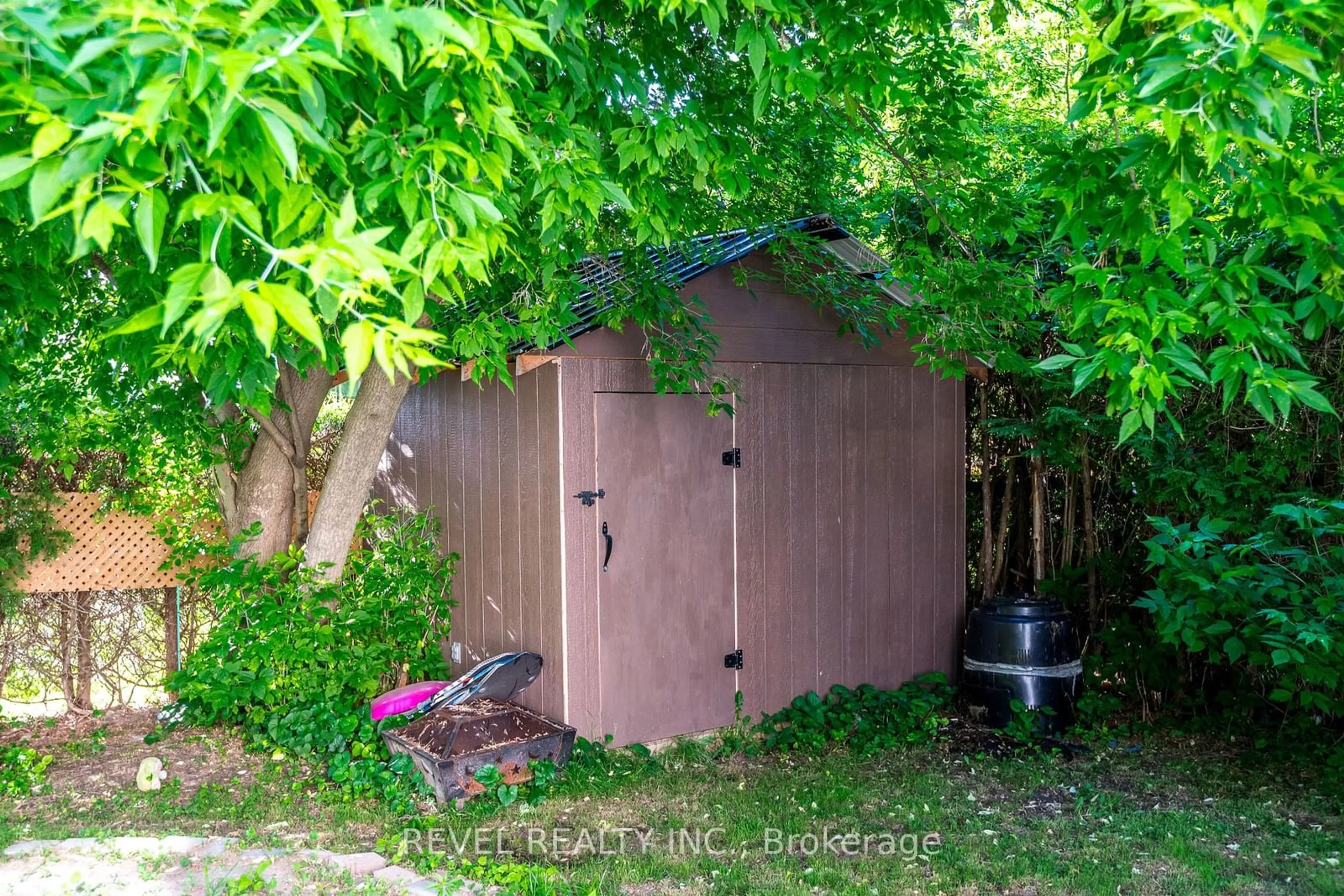 Shed for 661 Severn Rd, Peterborough Ontario K9J 1H8