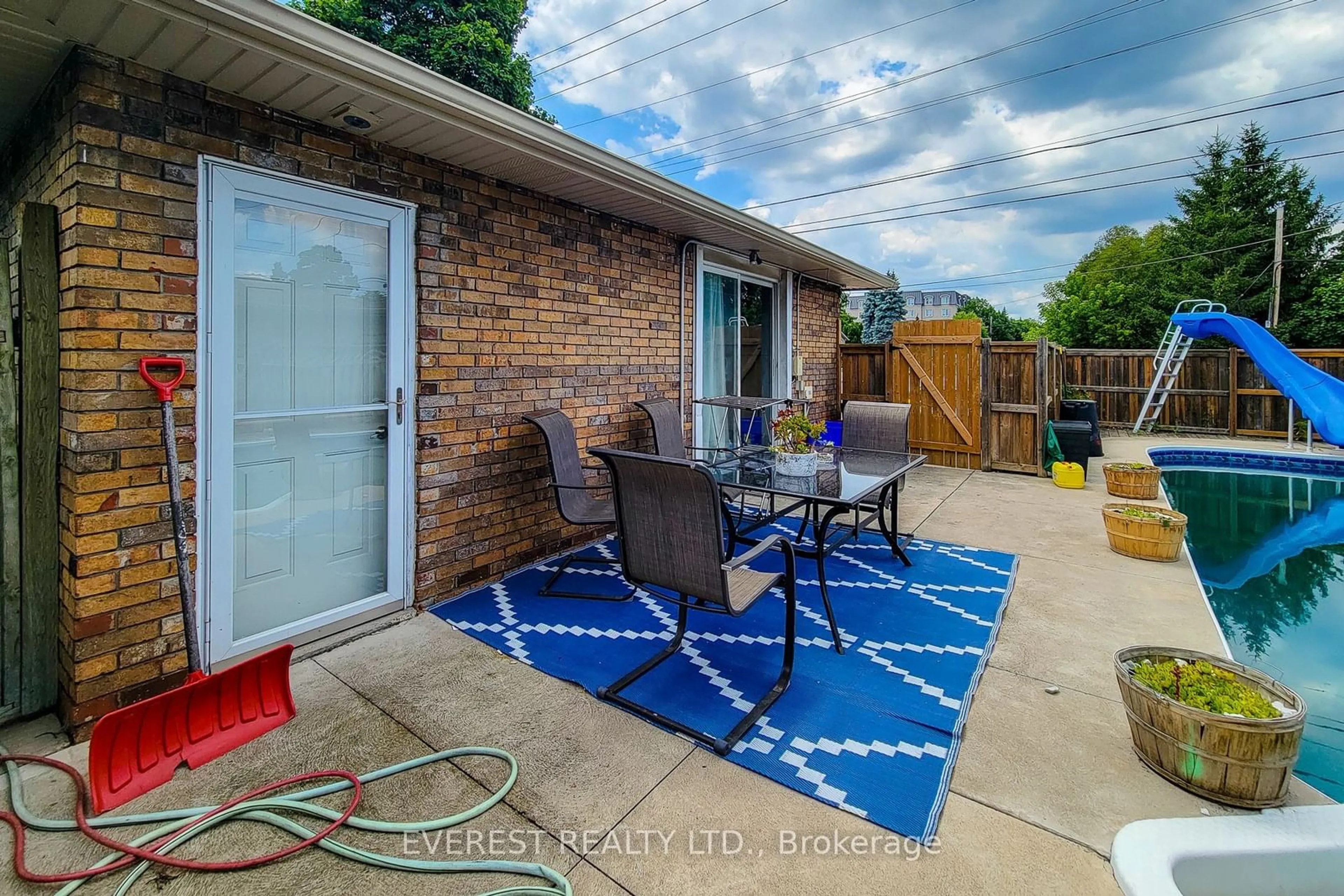 Patio for 82 Gray Rd, Hamilton Ontario L8G 3V1