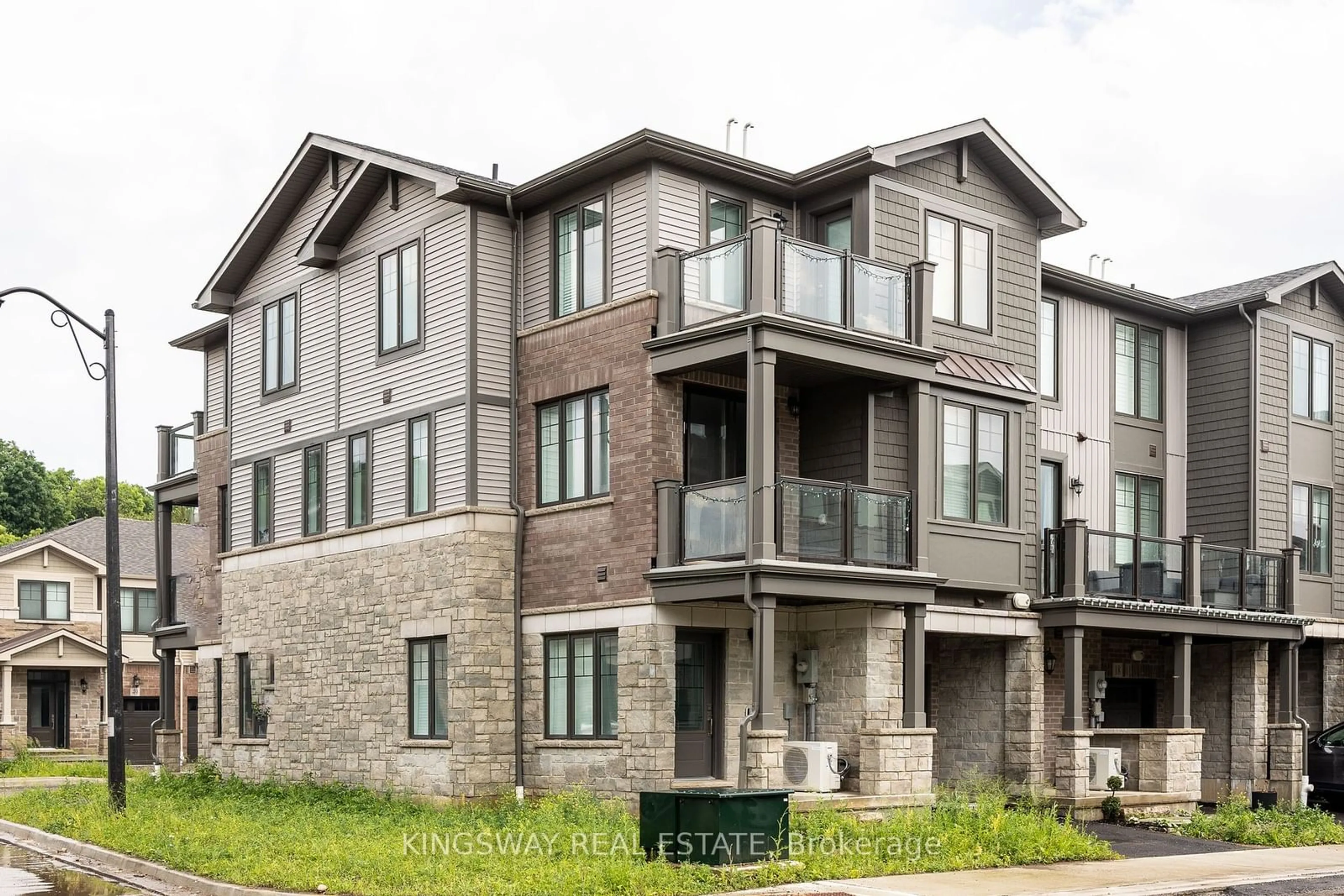 A pic from exterior of the house or condo for 100 Hollywood Crt #17, Cambridge Ontario N1R 8J8