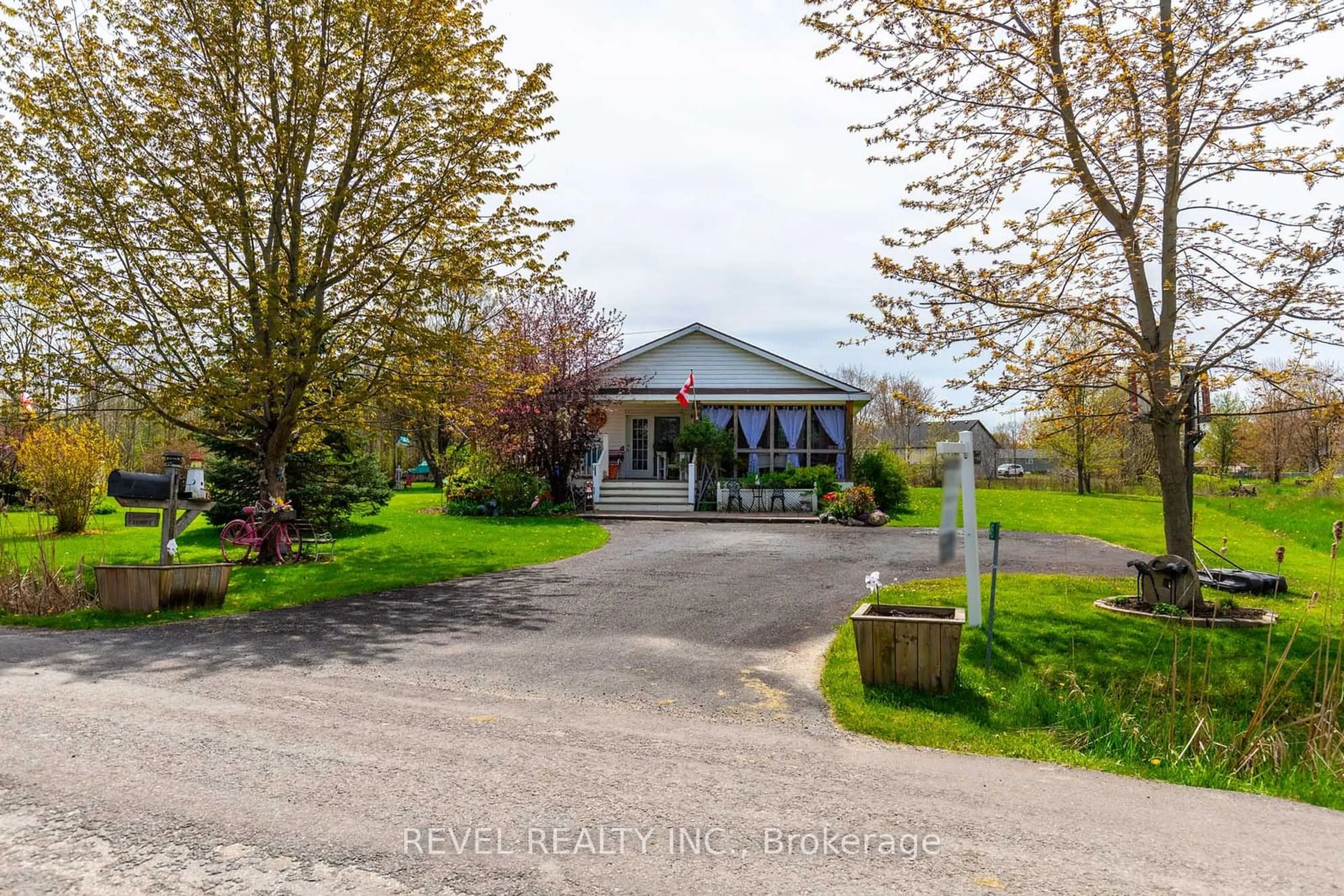 Outside view for 45 Witherspoon Ave, Haldimand Ontario N0A 1P0