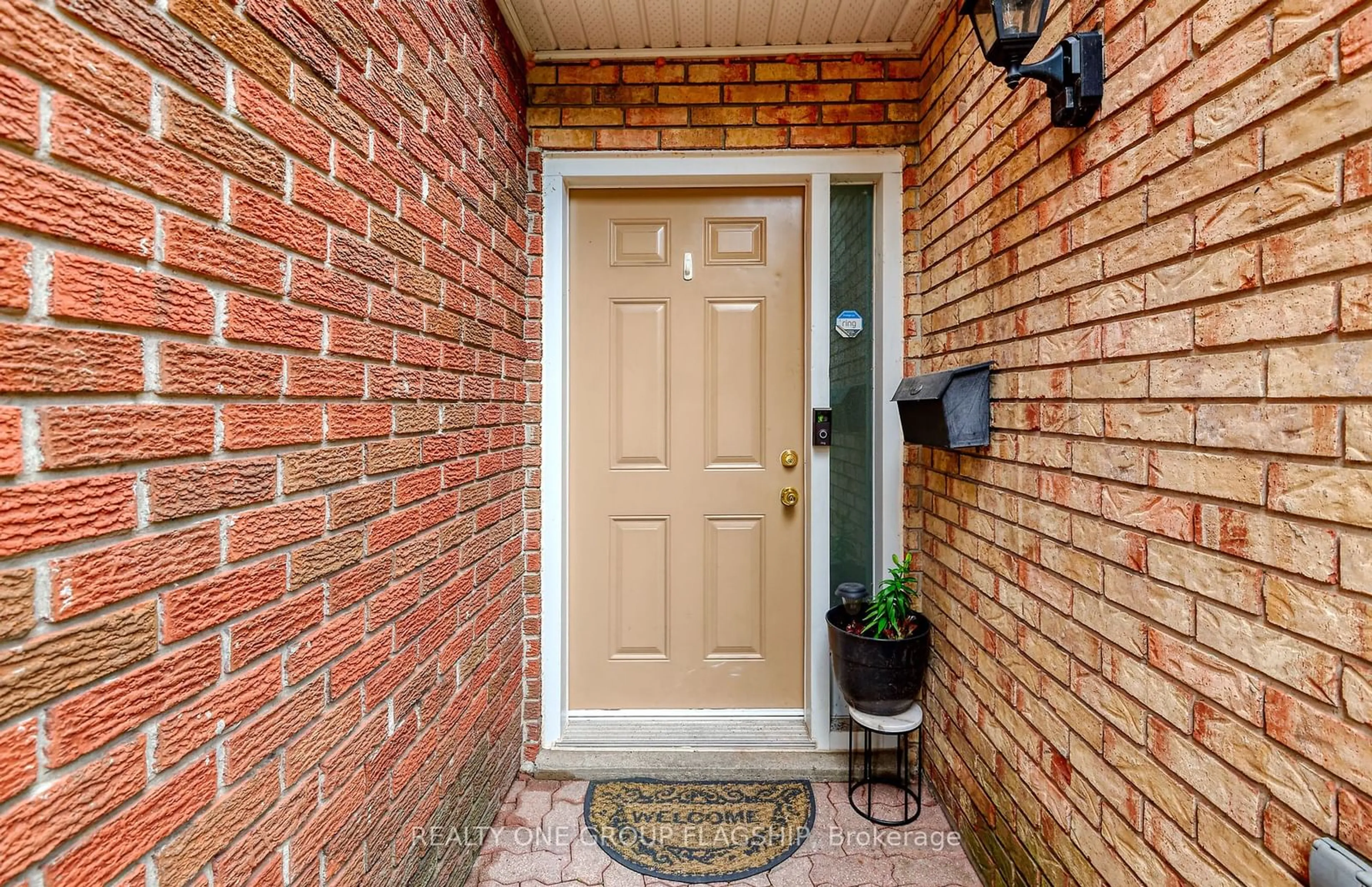 Indoor entryway for 11 Harrisford St #107, Hamilton Ontario L8K 6L7