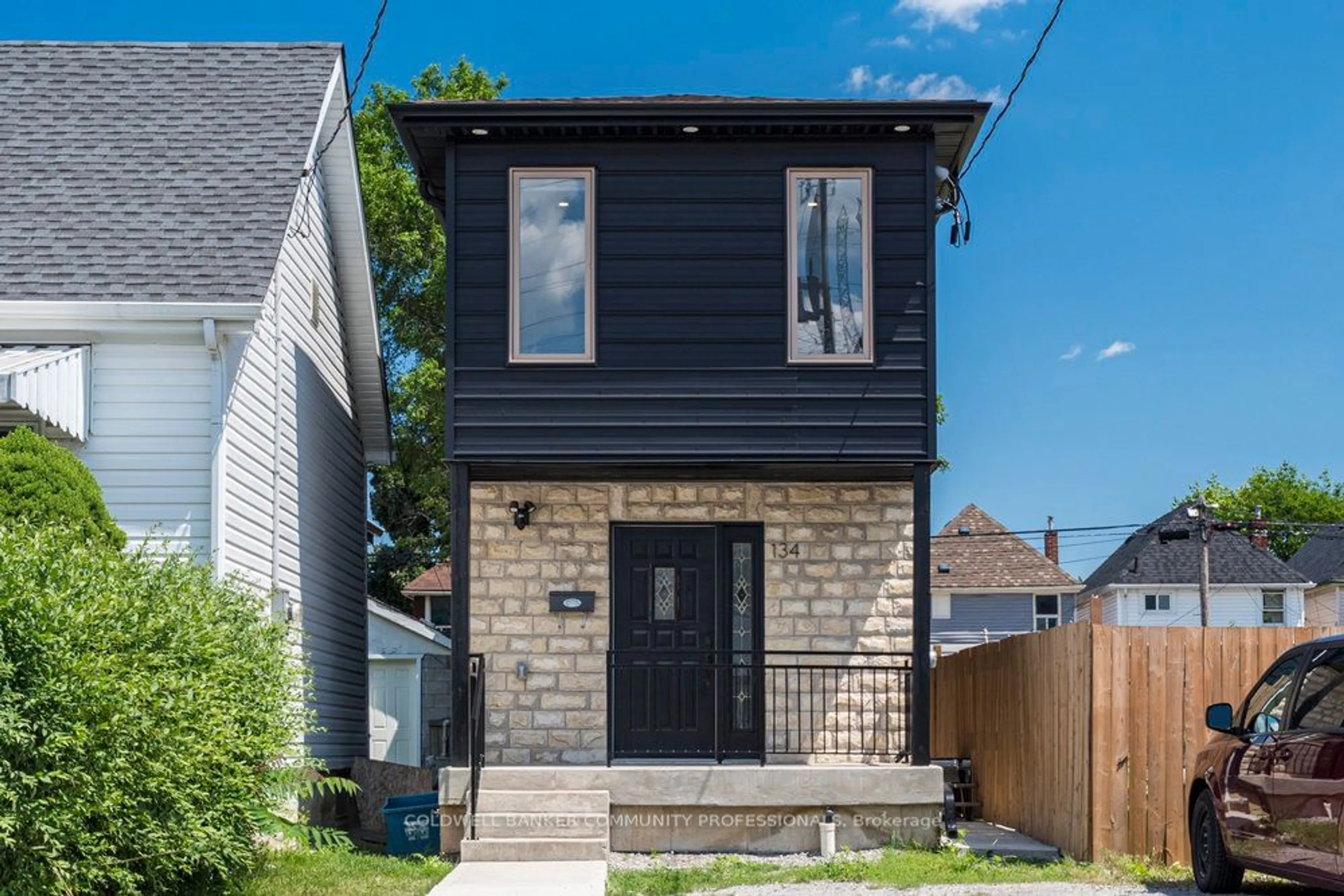 Frontside or backside of a home for 134 Gibson Ave, Hamilton Ontario L8L 6J8