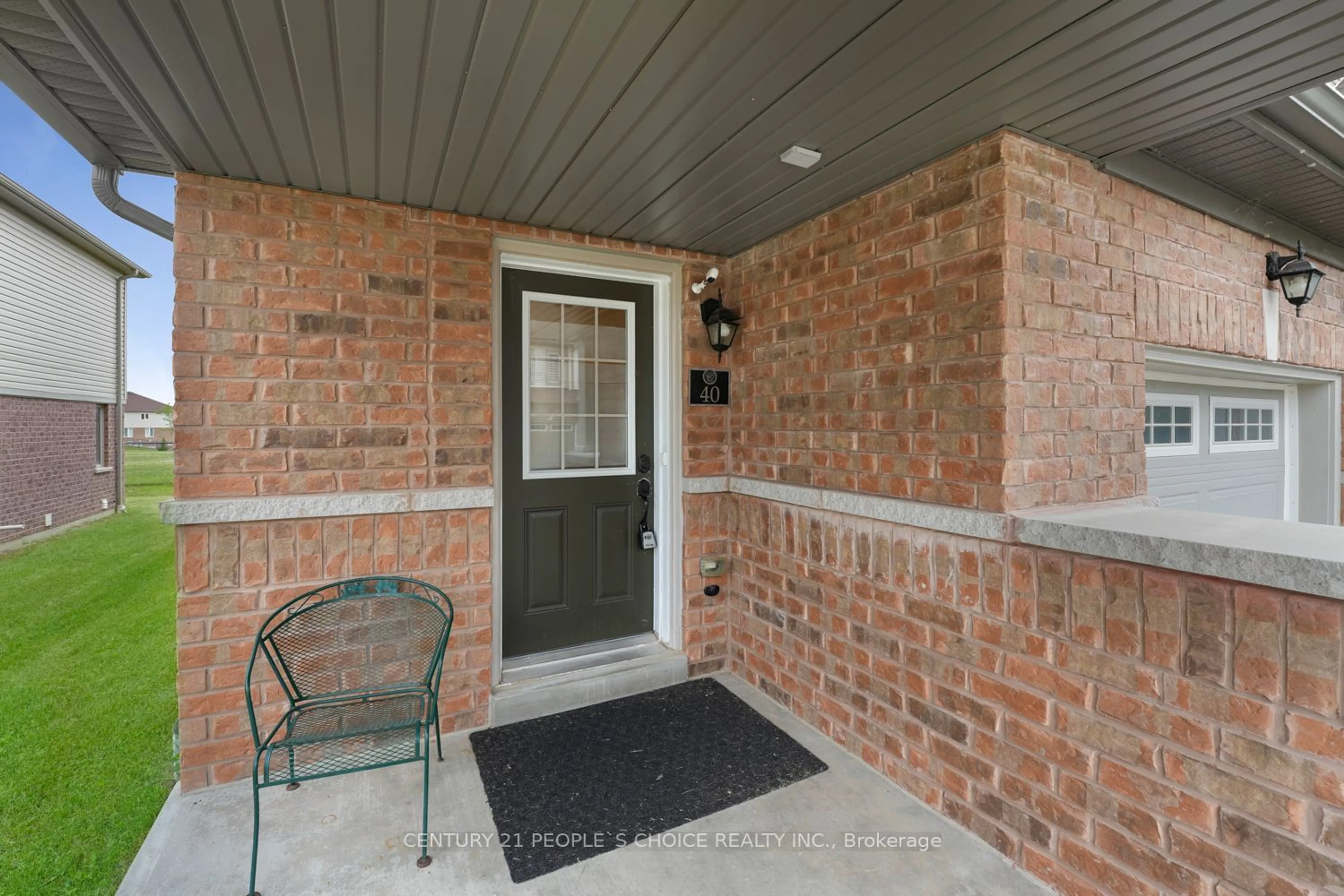 Indoor entryway for 570 Linden Dr #40, Cambridge Ontario N3H 0C9