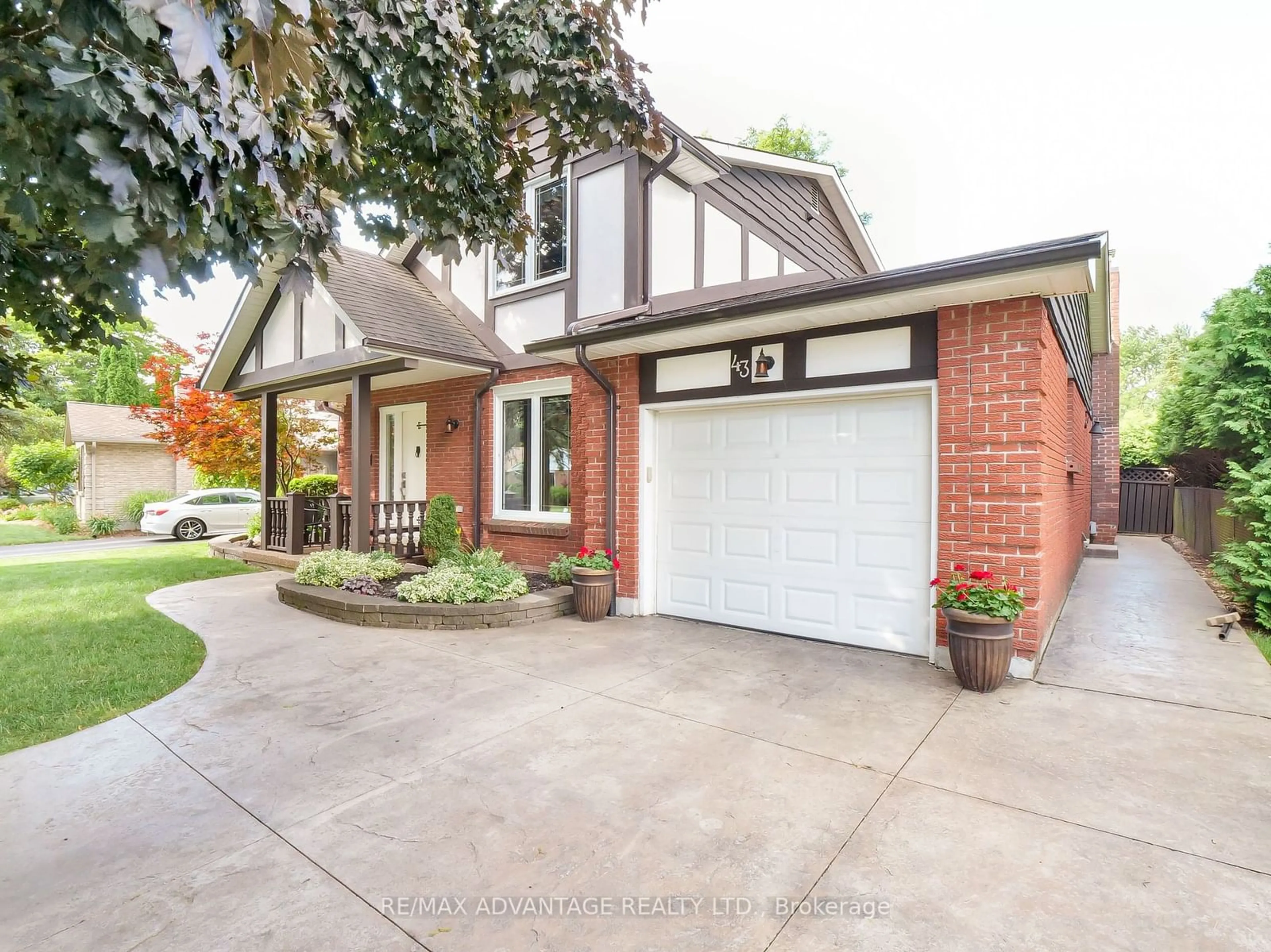 Home with brick exterior material for 43 Dunsmoor Rd, London Ontario N6K 1T6