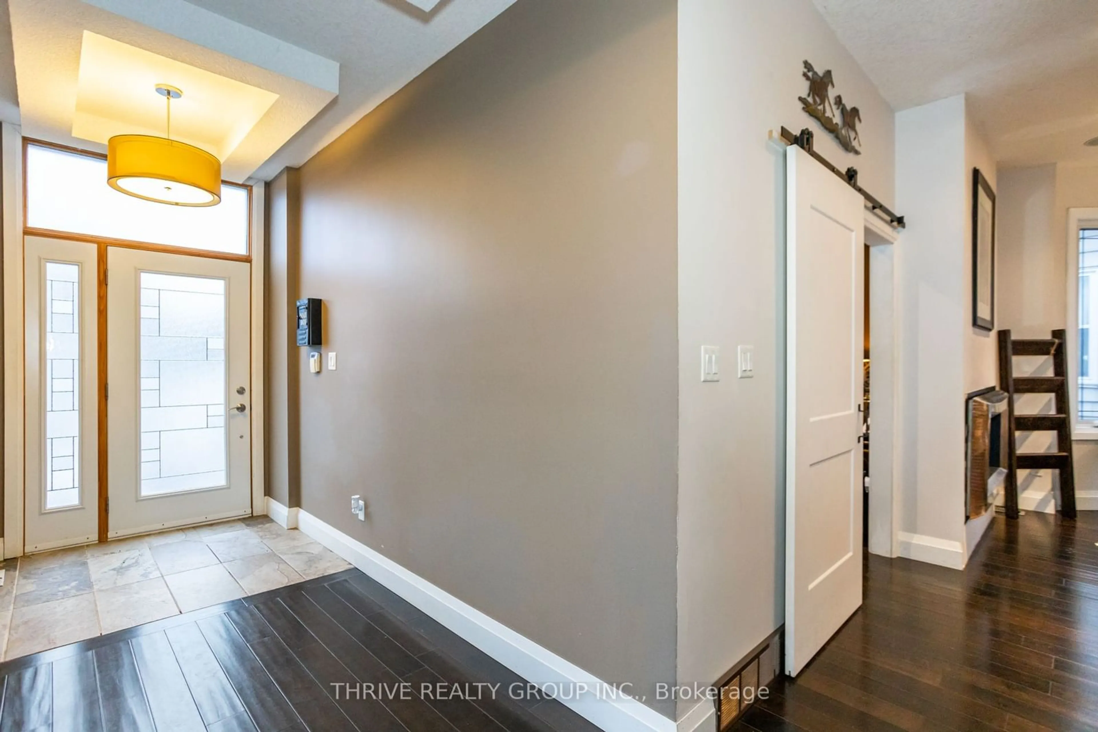 Indoor entryway for 775 Colborne St, London Ontario N6A 3Z8
