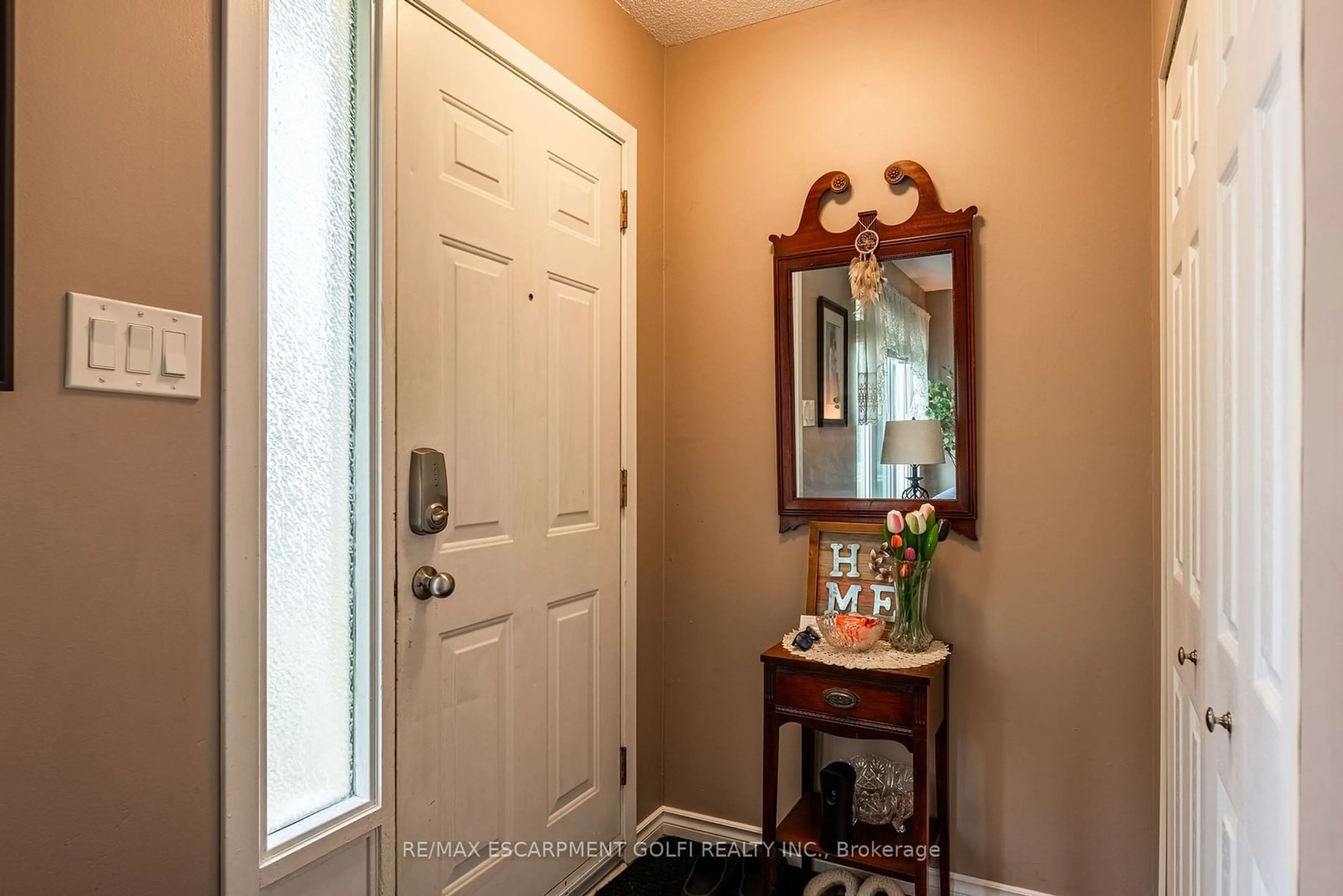 Indoor entryway for 2 Weiden St #78, St. Catharines Ontario L2M 6W5