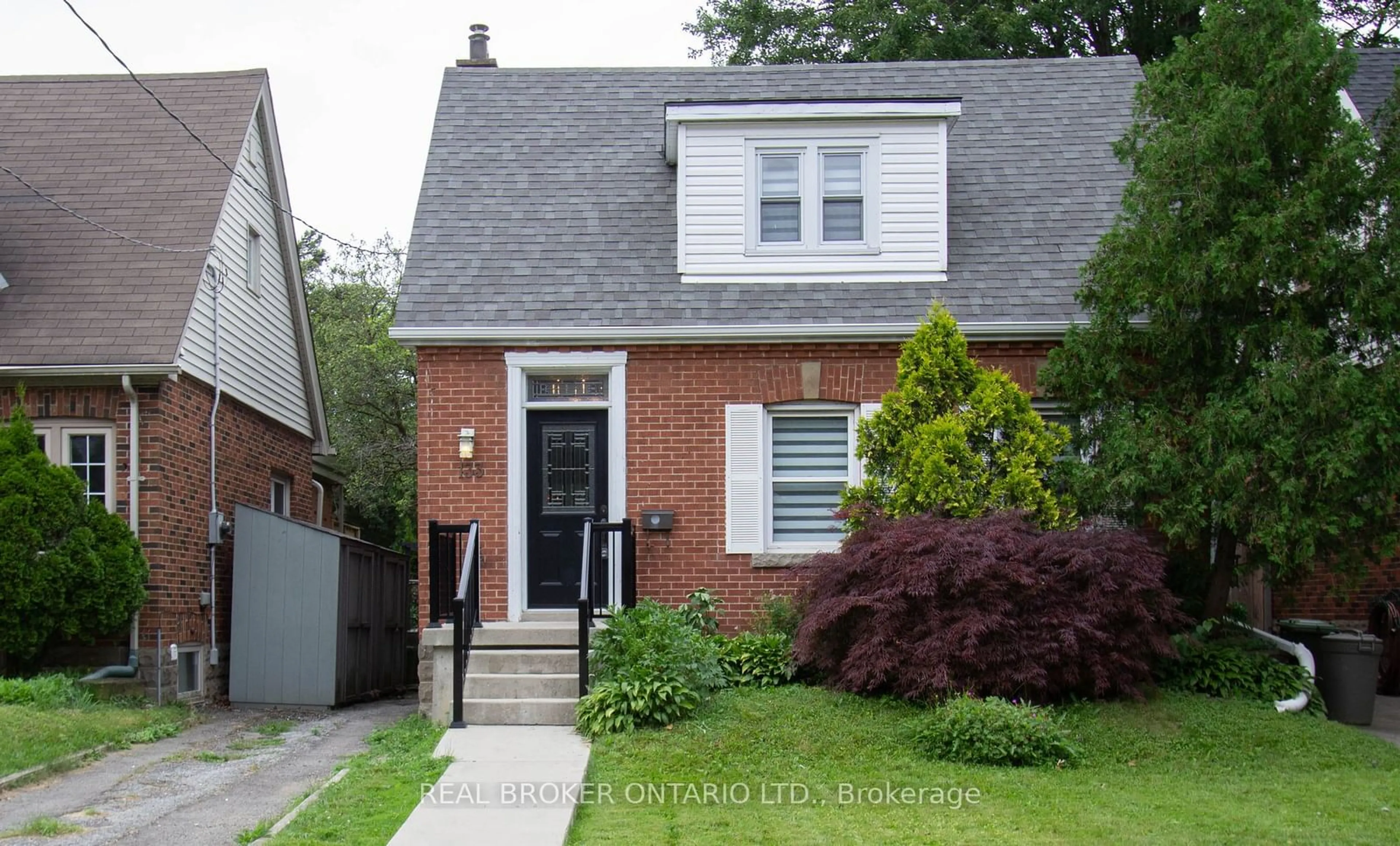 Home with brick exterior material for 133 Bond St, Hamilton Ontario L8S 3W4
