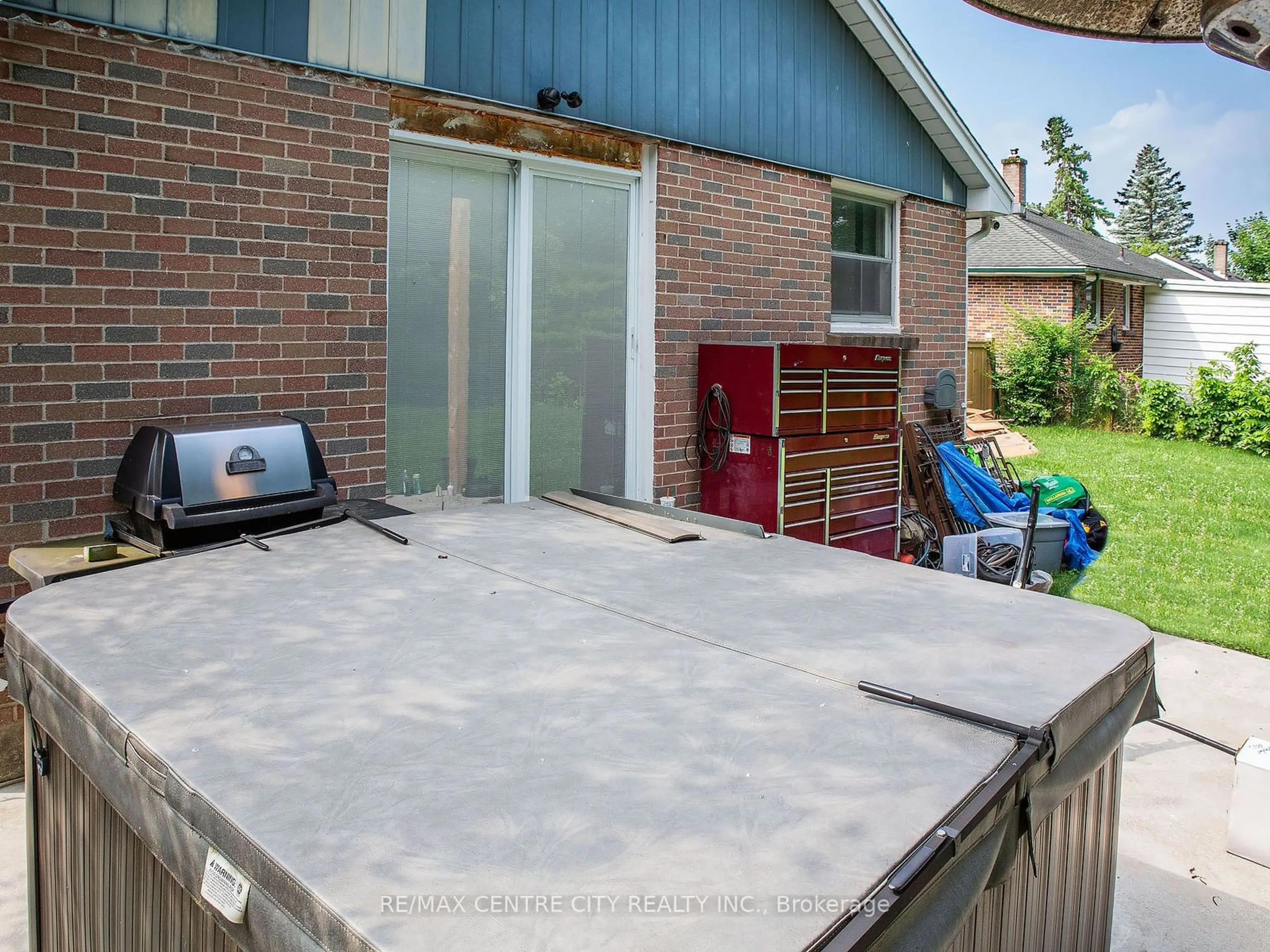 Patio for 1282 Hillcrest Ave, London Ontario N5Y 4N4