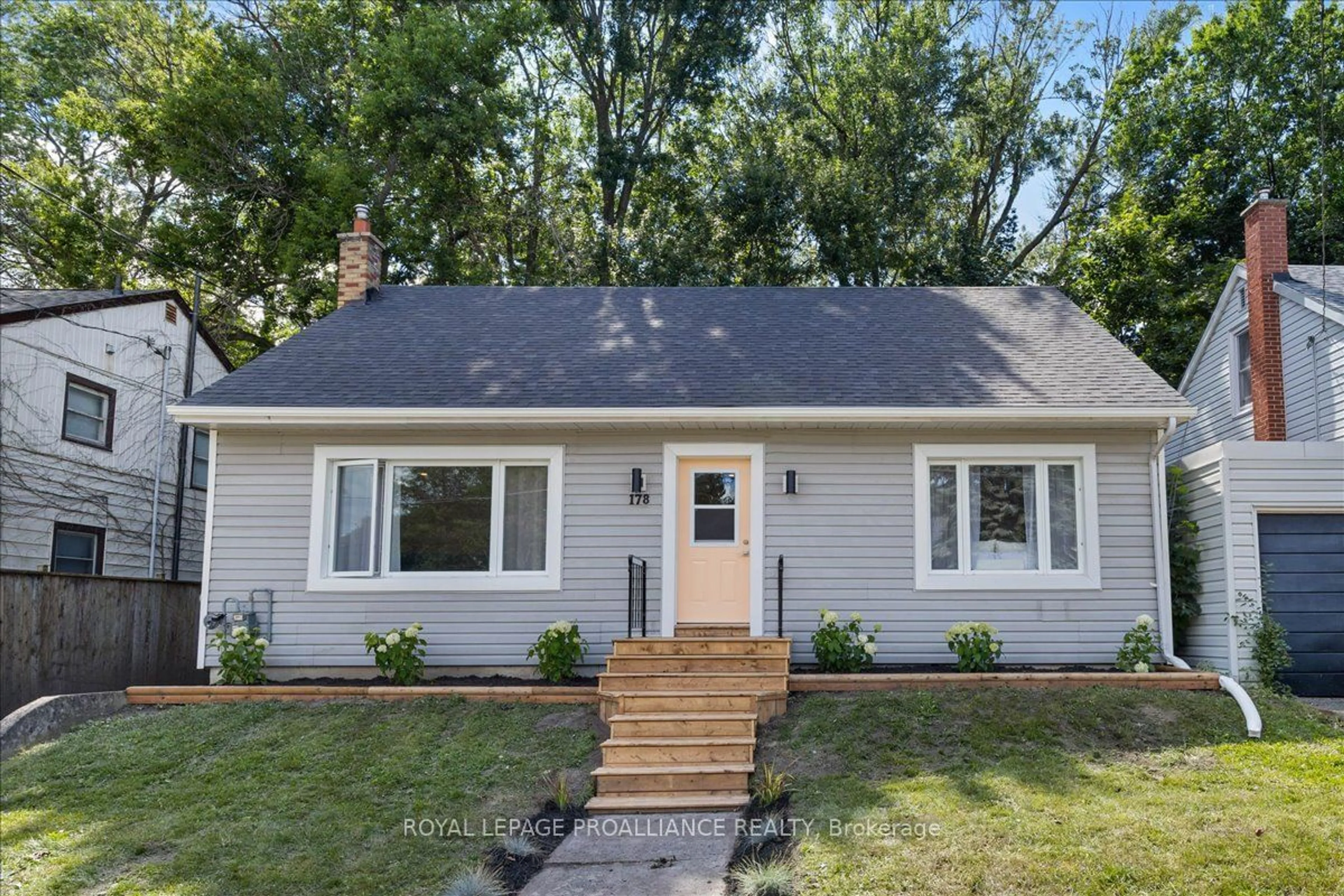 Home with vinyl exterior material for 178 Albert St, Belleville Ontario K8N 3N4
