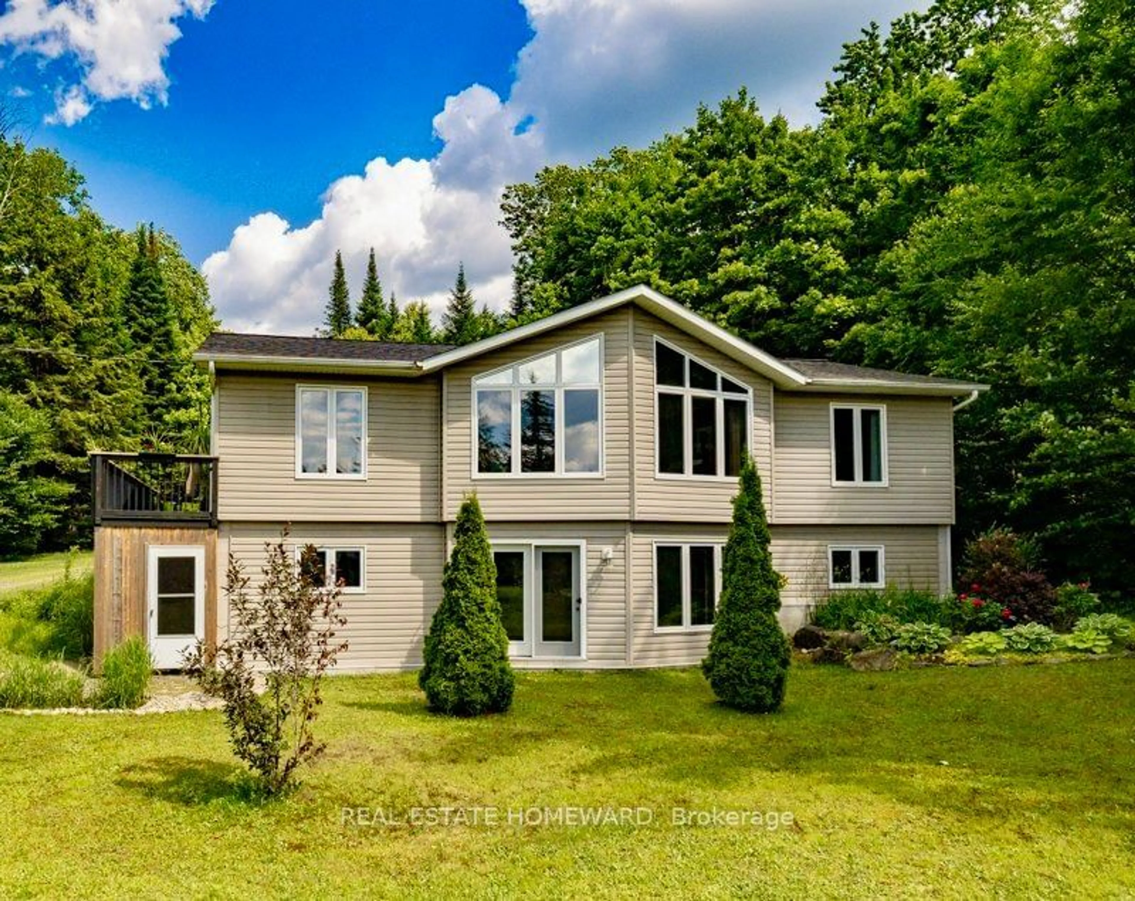 Frontside or backside of a home for 1957 Lone Pine Dr, Huntsville Ontario P0B 1L0