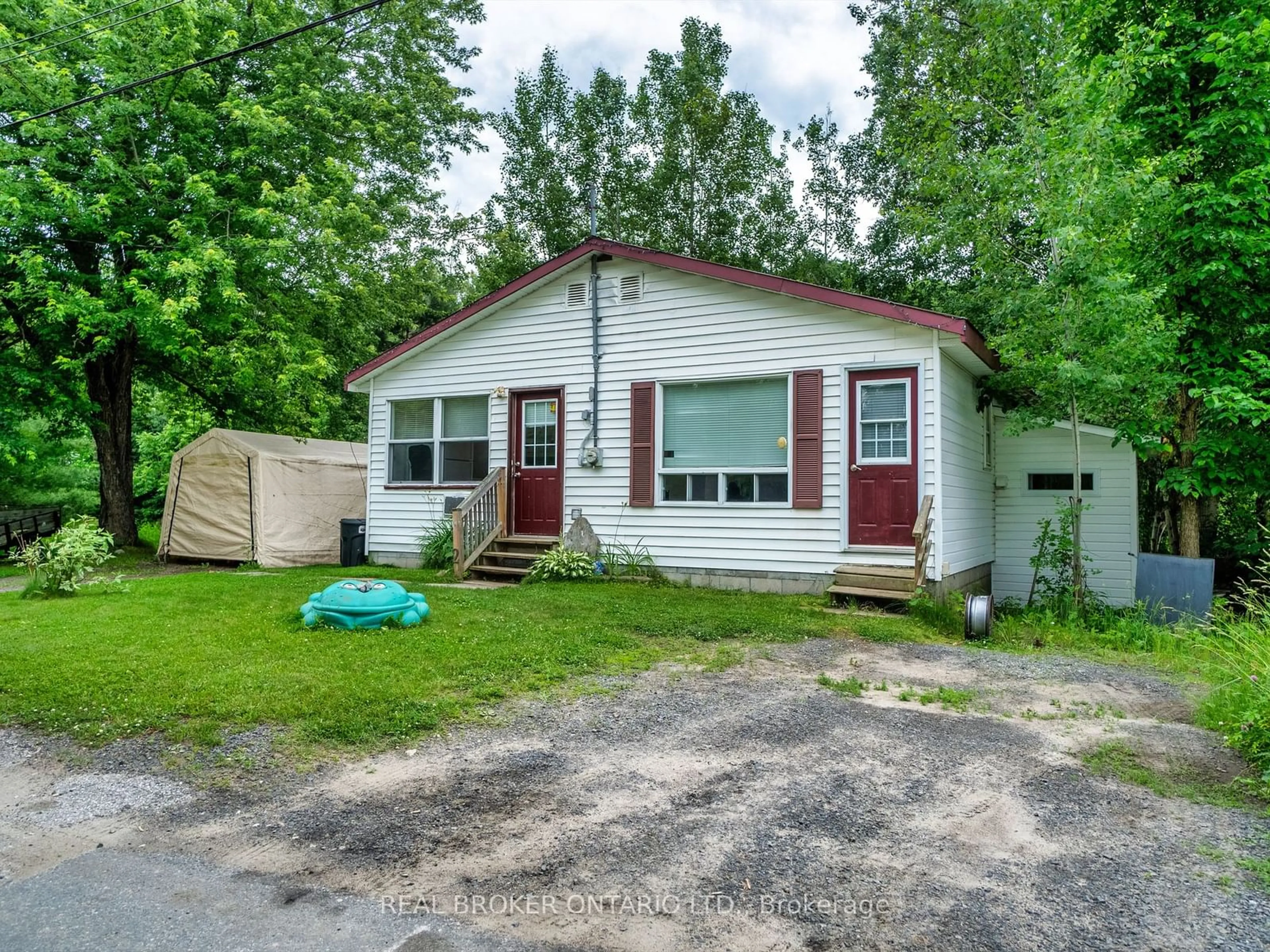 Cottage for 2 Airport Rd, Huntsville Ontario P1H 1X7