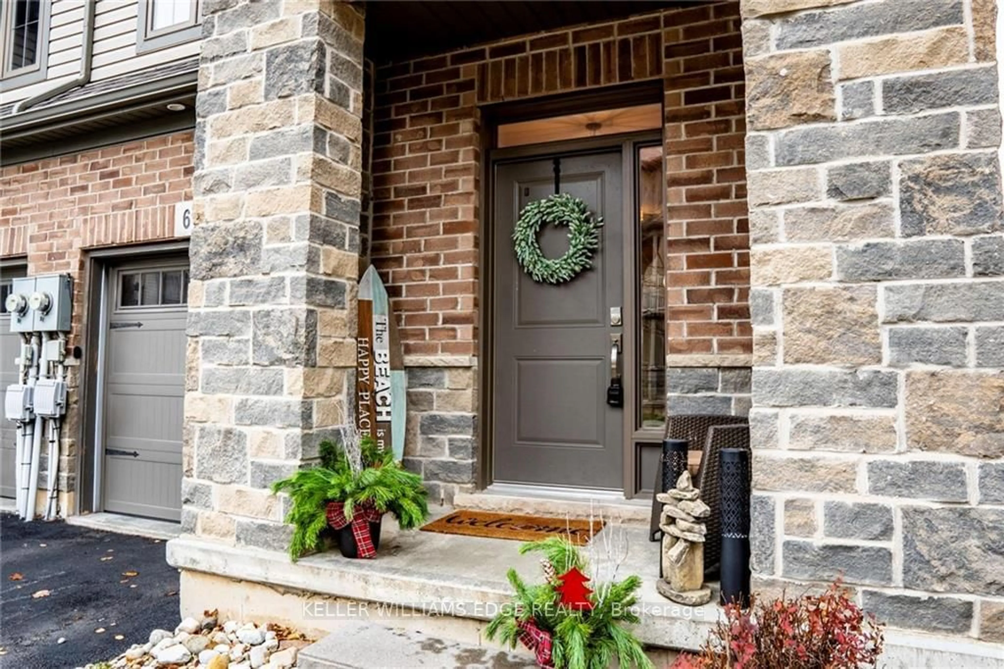 Home with brick exterior material for 61 Southshore Cres, Hamilton Ontario L8E 0J3