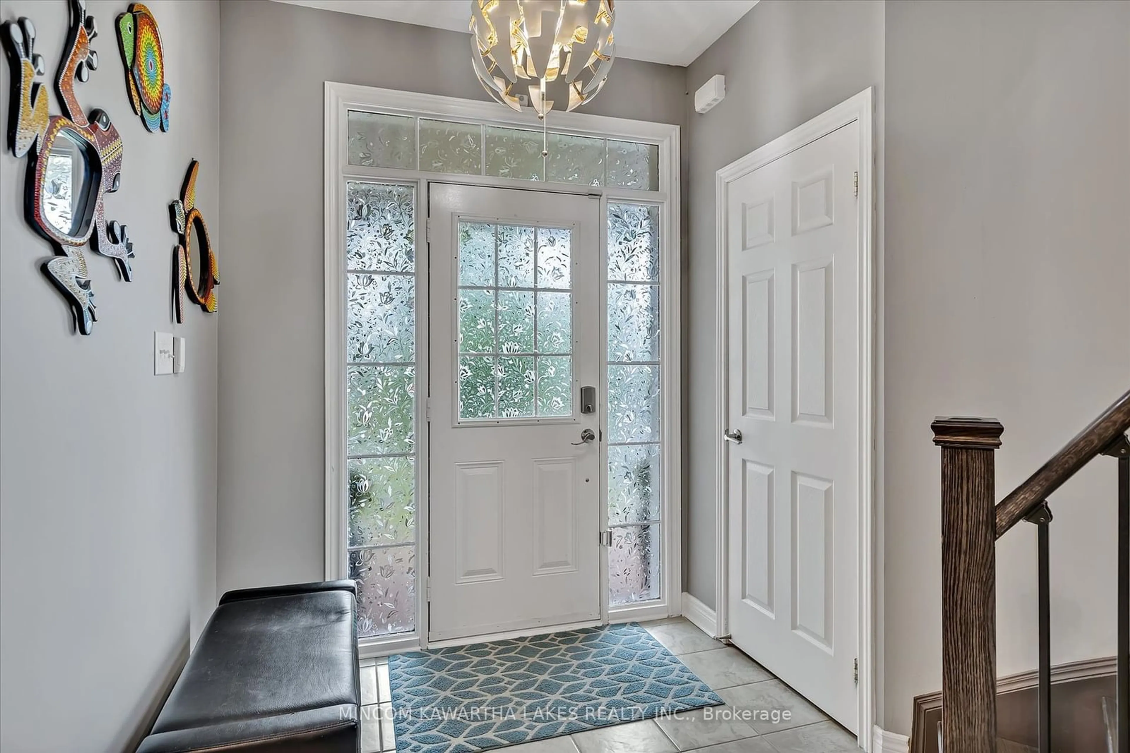 Indoor entryway for 1774 Bissonnette Dr, Peterborough Ontario K9H 0B6