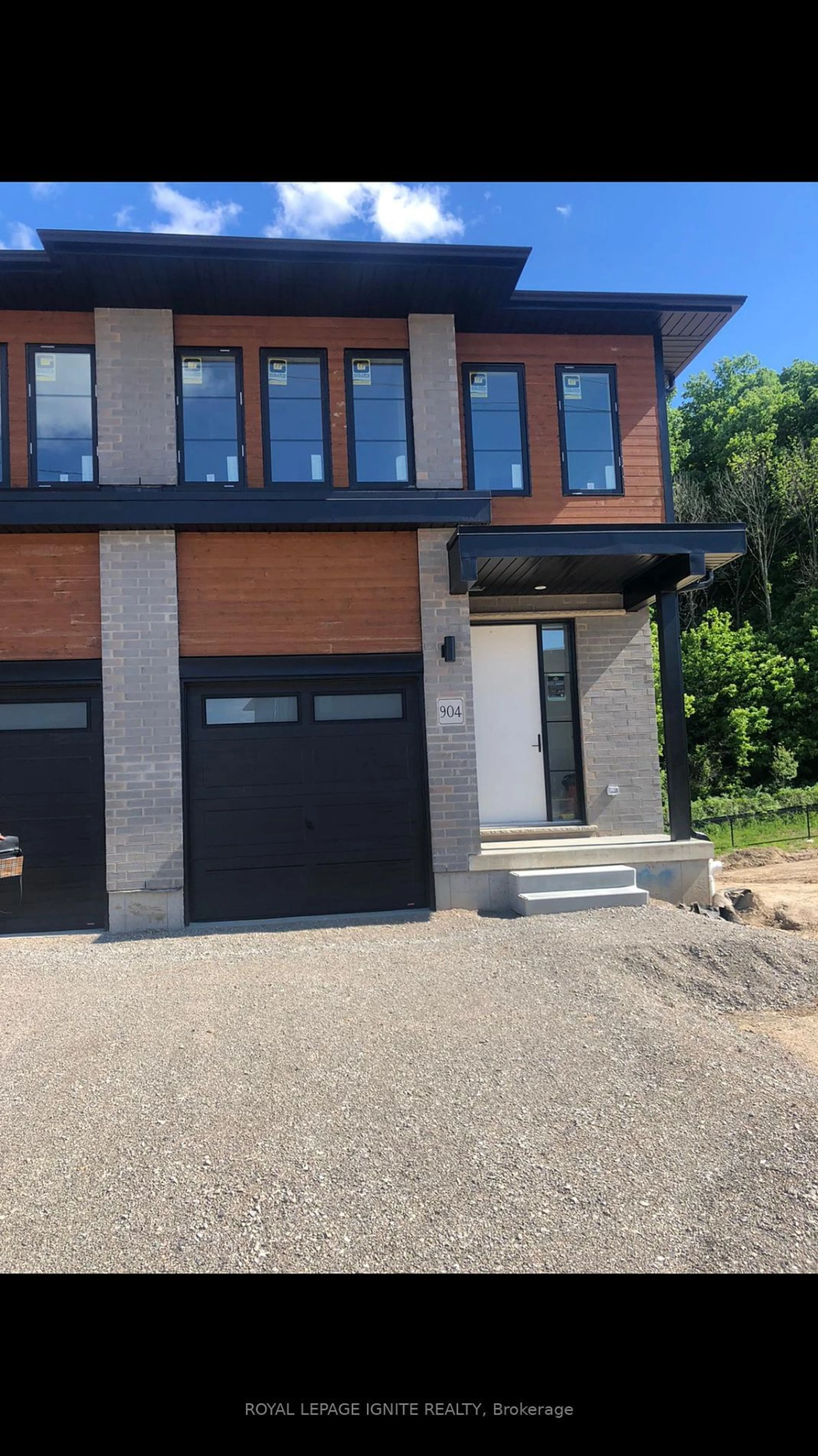 Home with brick exterior material for 904 Robert Ferrie Dr, Kitchener Ontario N2R 0P2