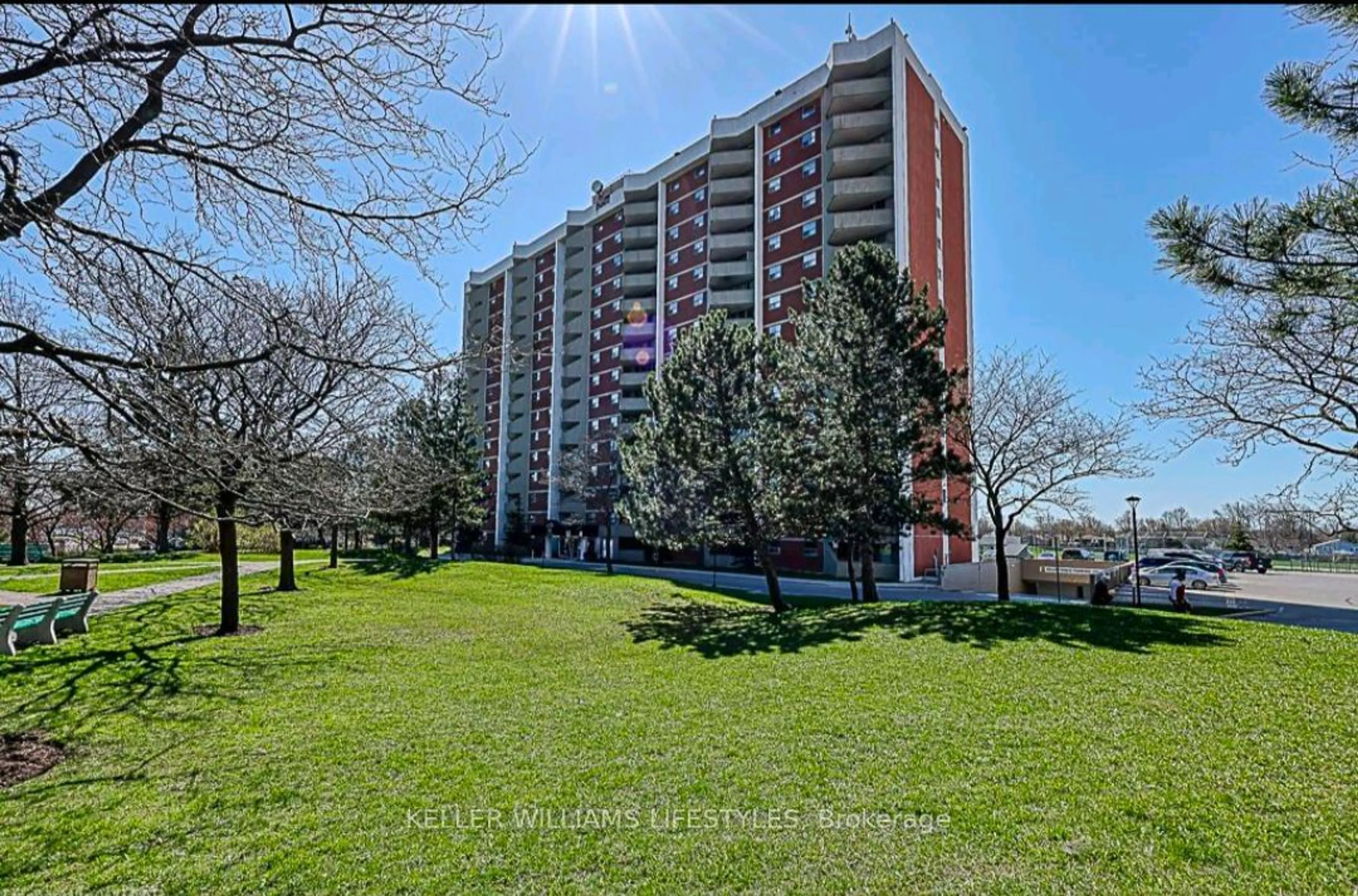 A pic from exterior of the house or condo for 1105 Jalna Blvd #112, London Ontario N6E 2S9