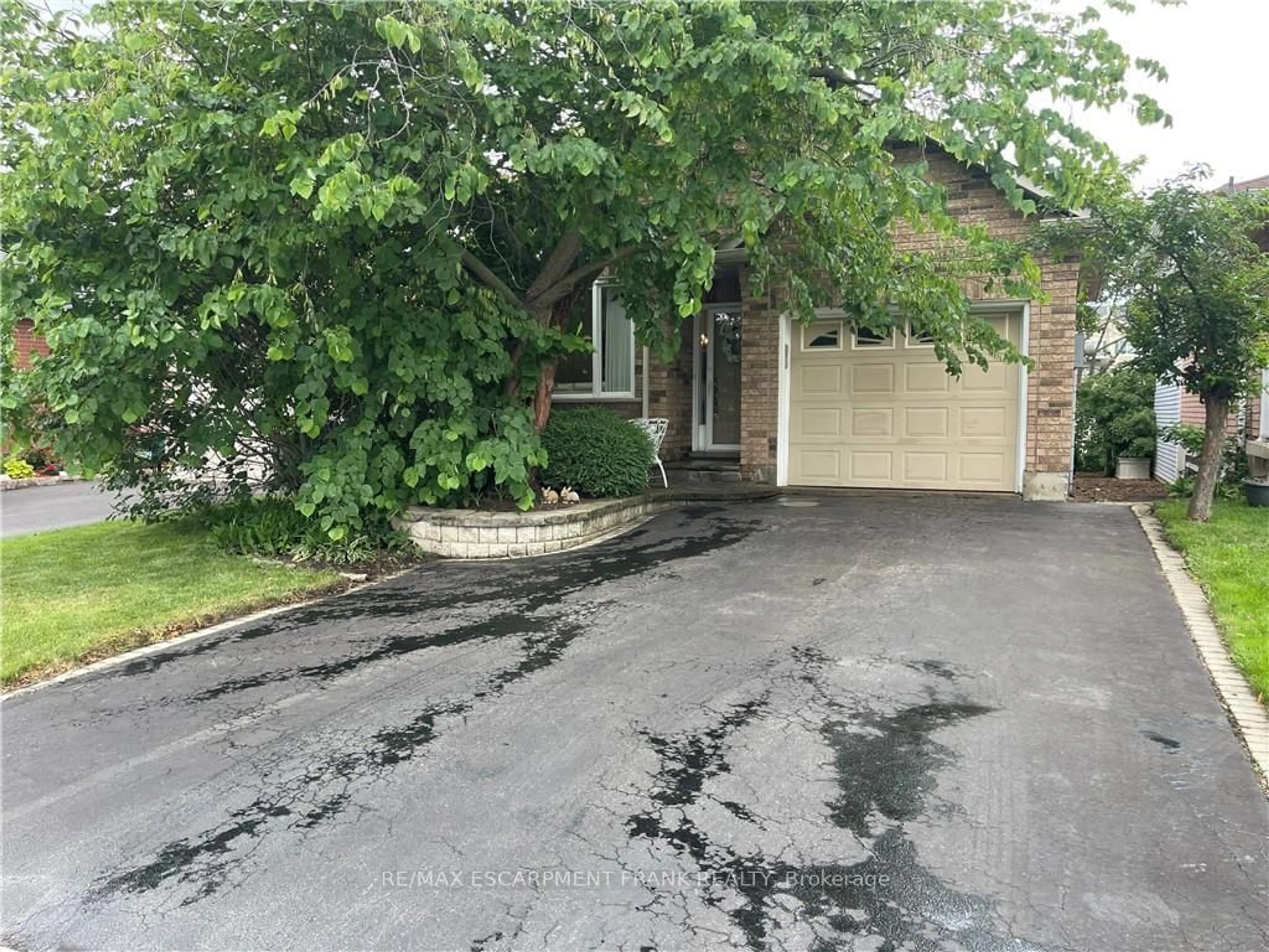 Frontside or backside of a home for 35 Annapolis Way, Hamilton Ontario L8W 3K9
