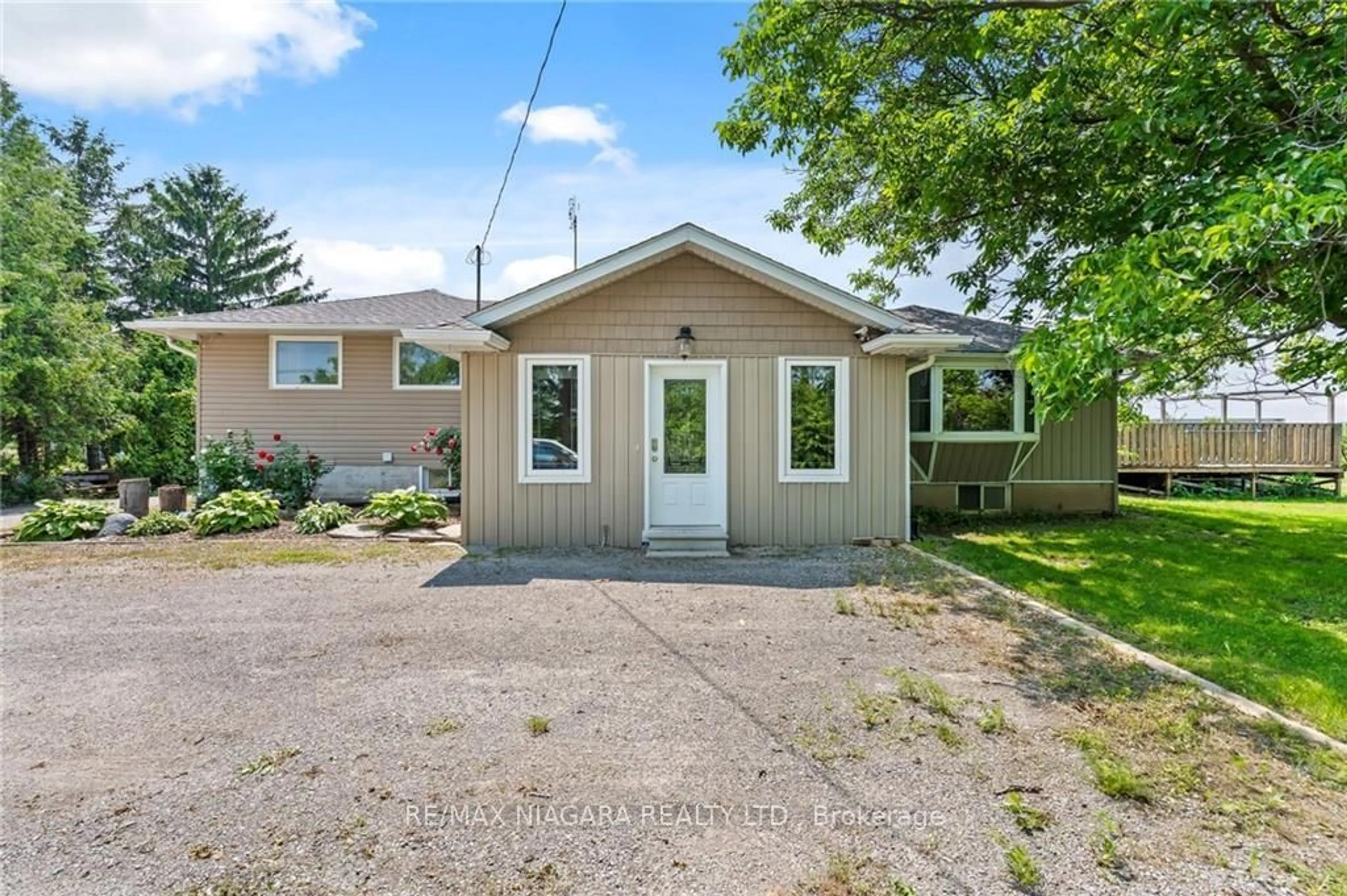 Frontside or backside of a home for 752 Four Mile Creek Rd, Niagara-on-the-Lake Ontario L0S 1J0