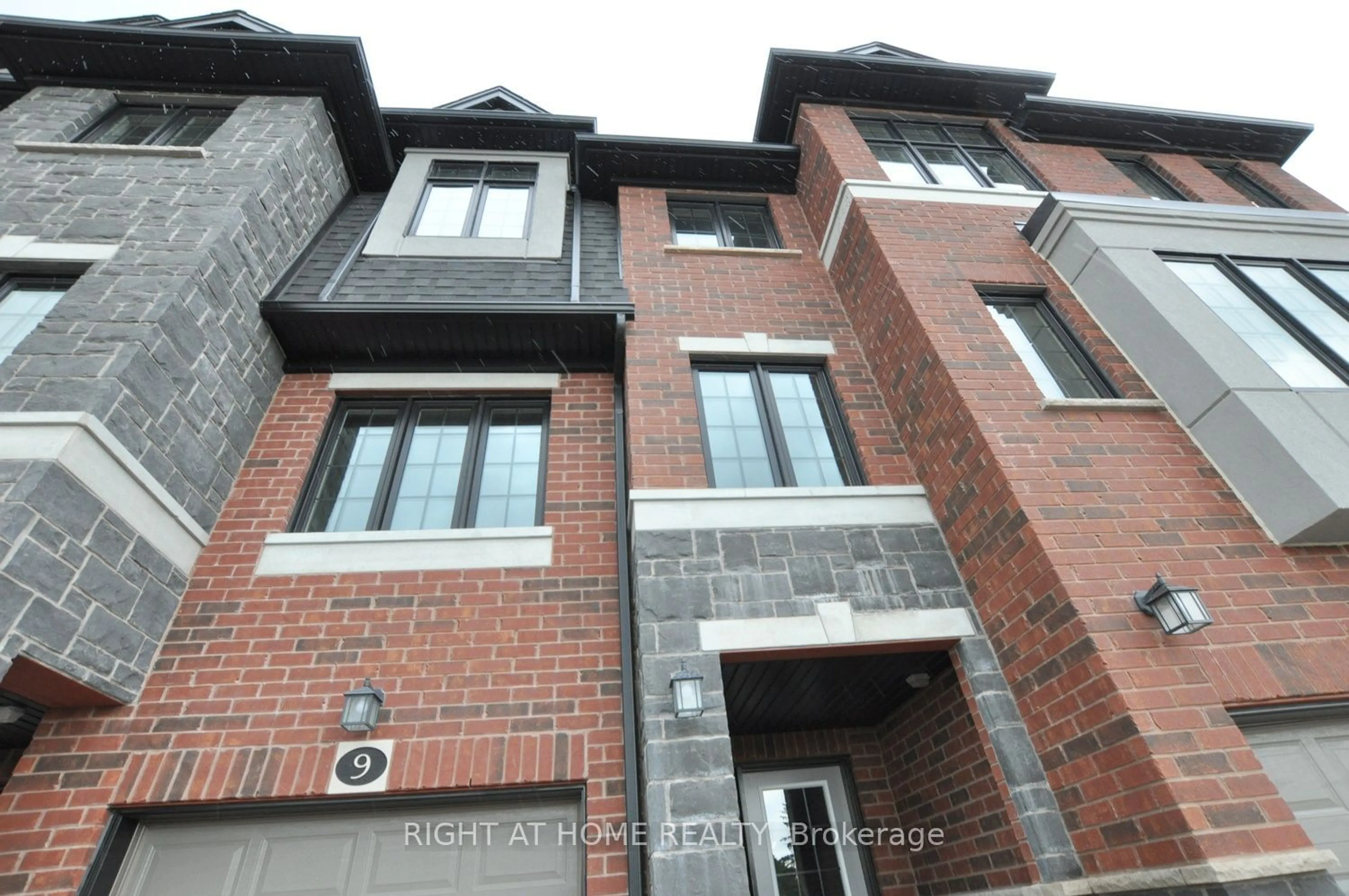 Home with brick exterior material for 9 Ridgemount St, Kitchener Ontario N2P 0J2