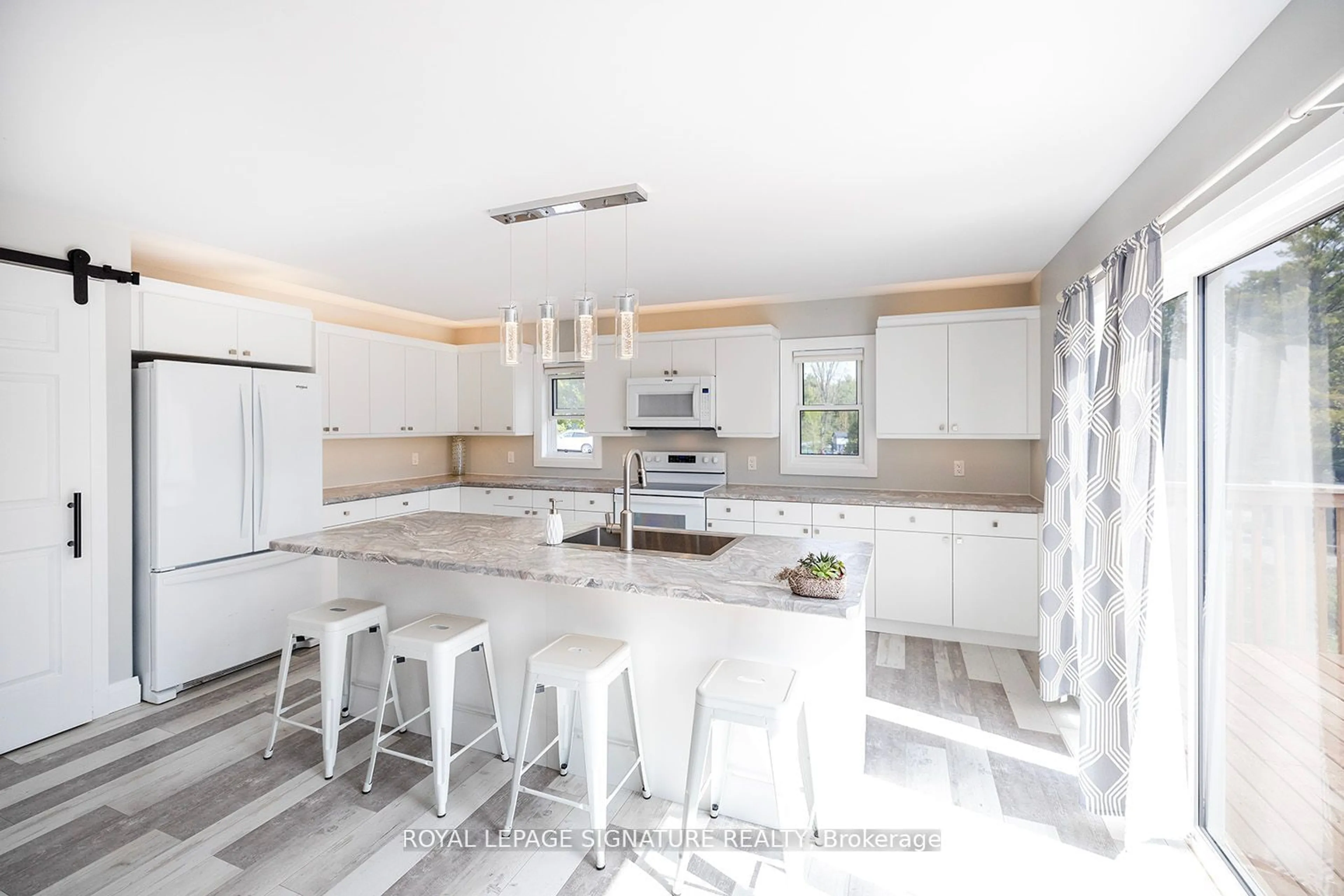 Contemporary kitchen for 4 Suter Dr, Kawartha Lakes Ontario K0M 2B0