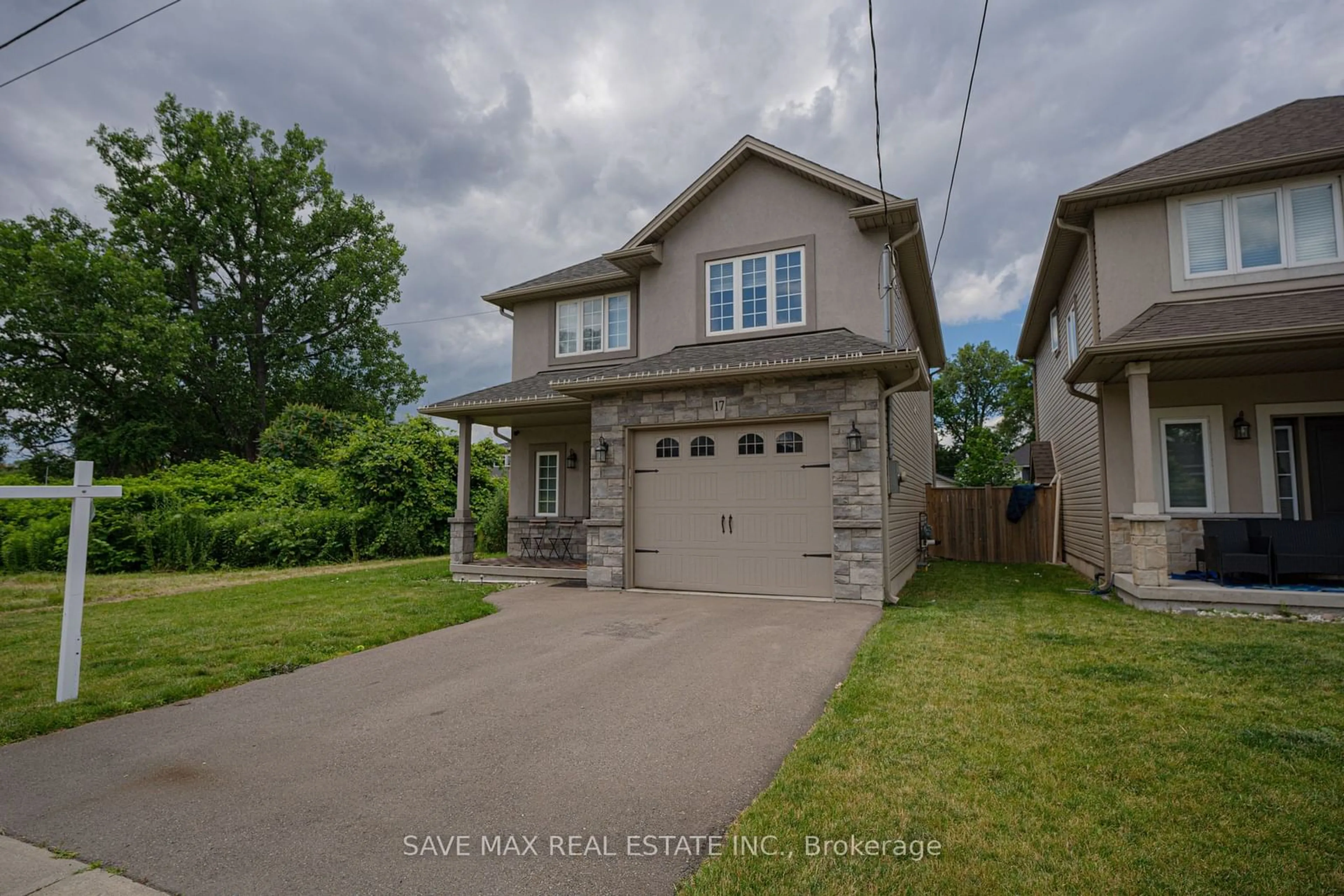 Frontside or backside of a home for 17 Lagoon Ave, Hamilton Ontario L8H 7C4