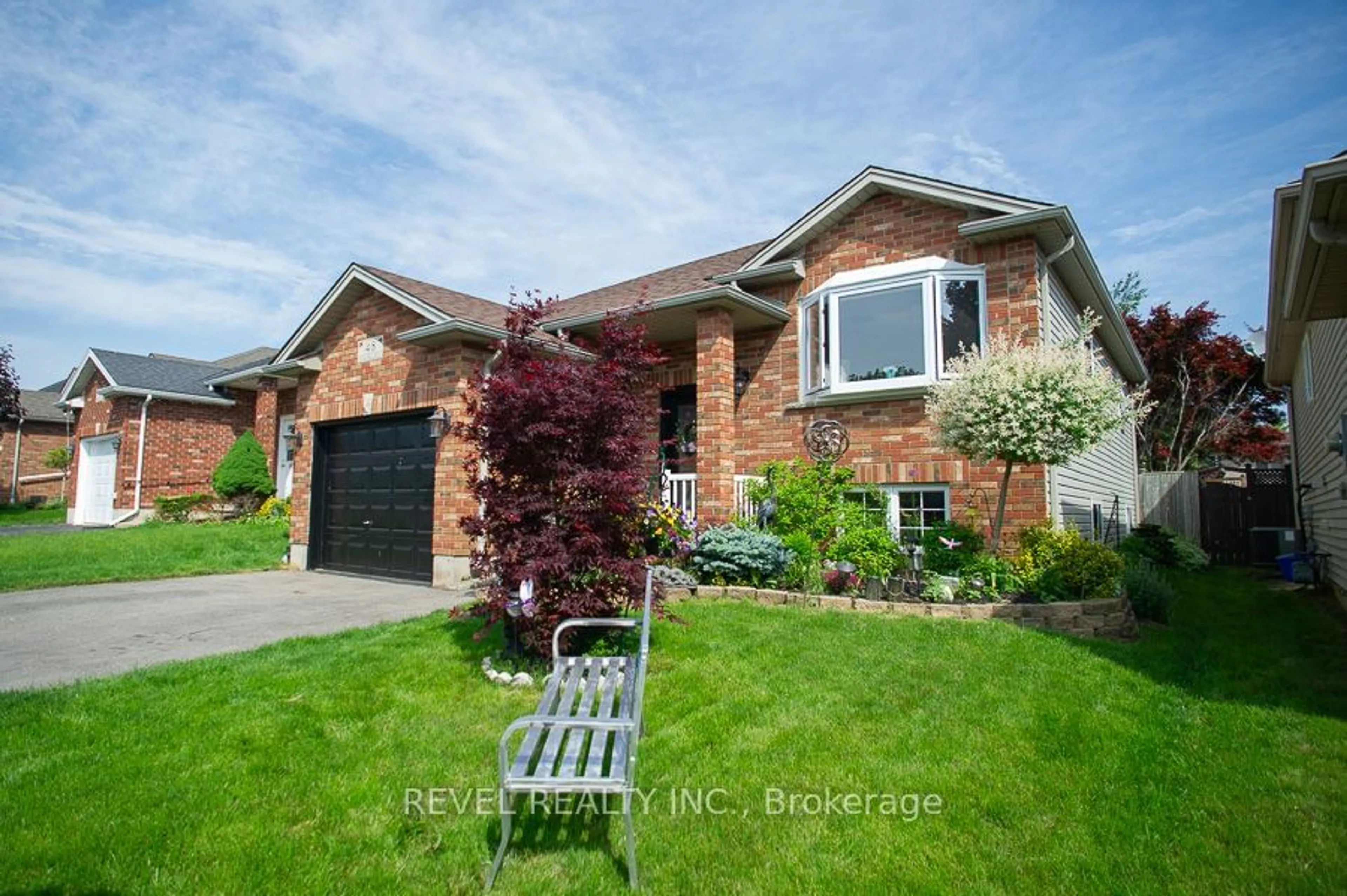 Frontside or backside of a home for 48 McGuiness Dr, Brantford Ontario N3T 6M6