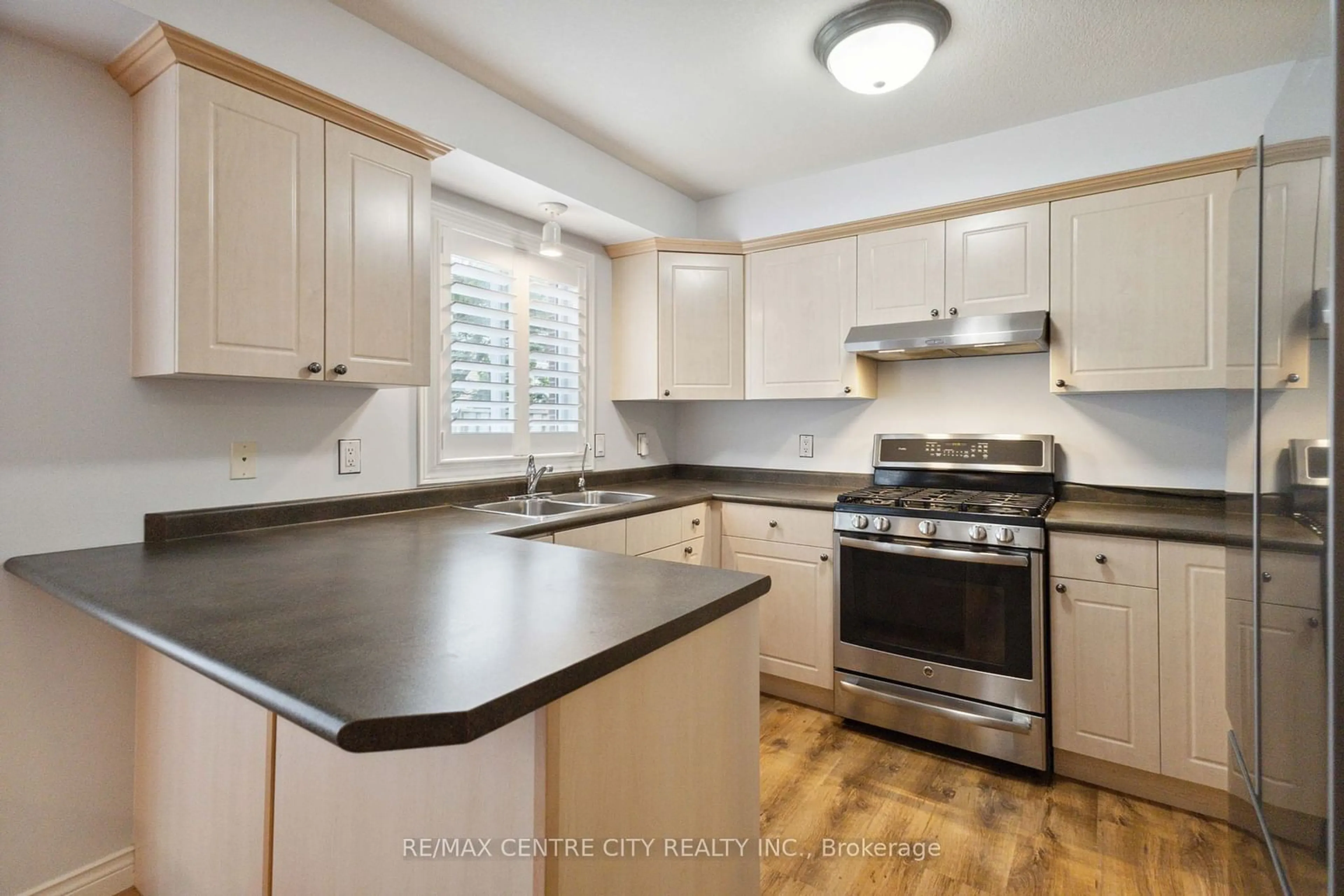 Standard kitchen for 71 Meadowsweet Cres, Middlesex Centre Ontario N0M 2A0