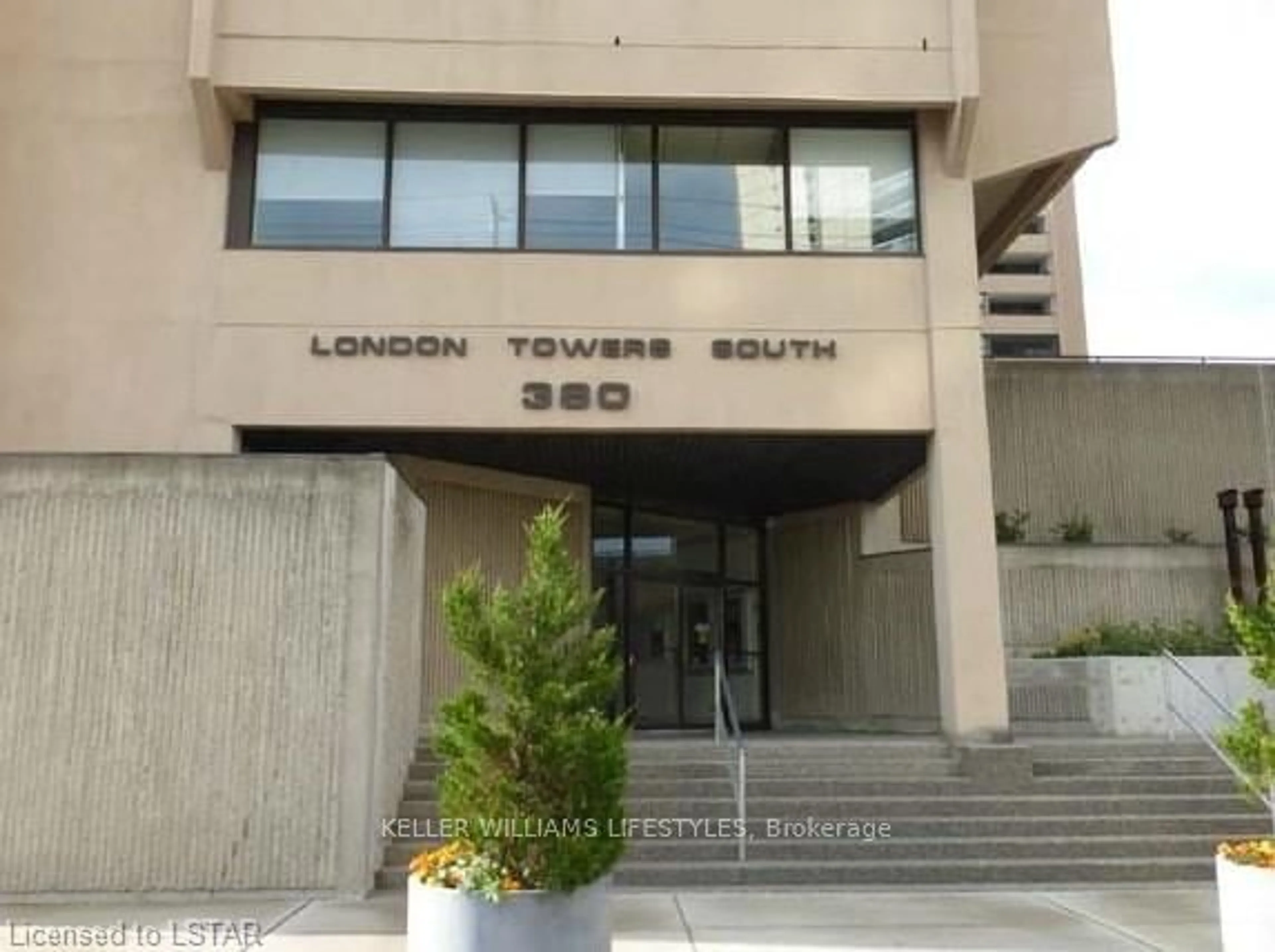 Indoor foyer for 380 KING St #603, London Ontario N6B 3L6