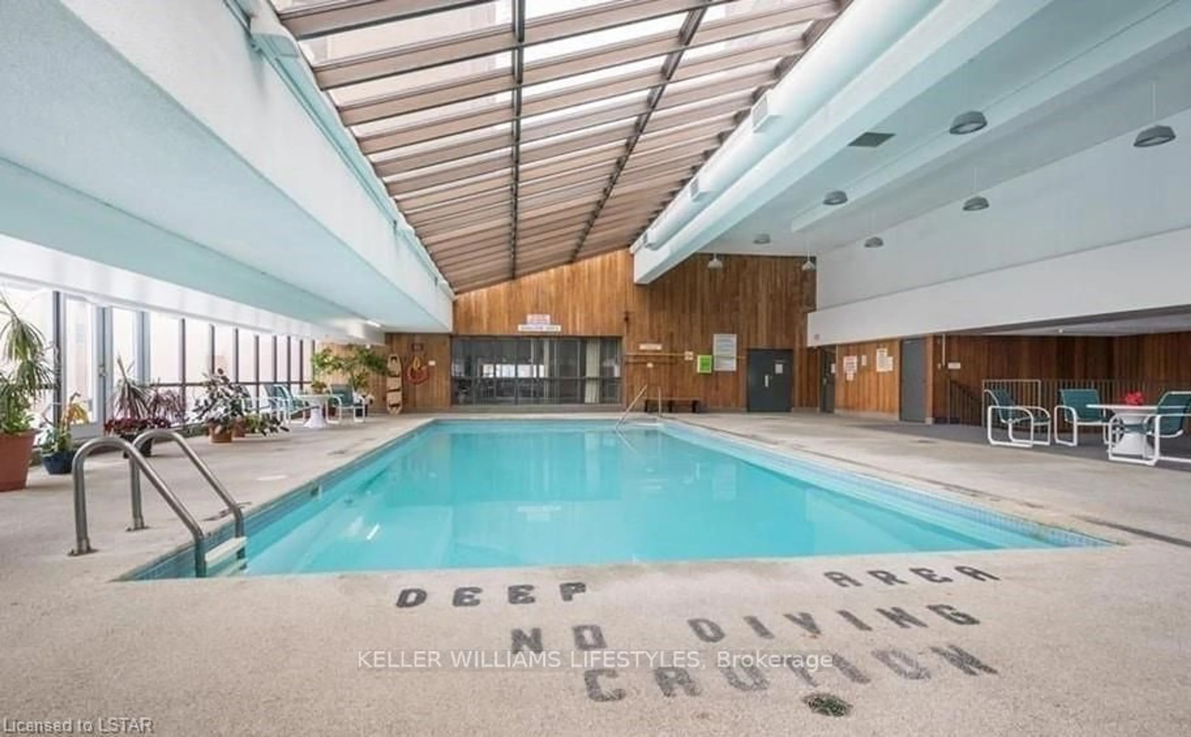 Indoor or outdoor pool for 380 KING St #603, London Ontario N6B 3L6