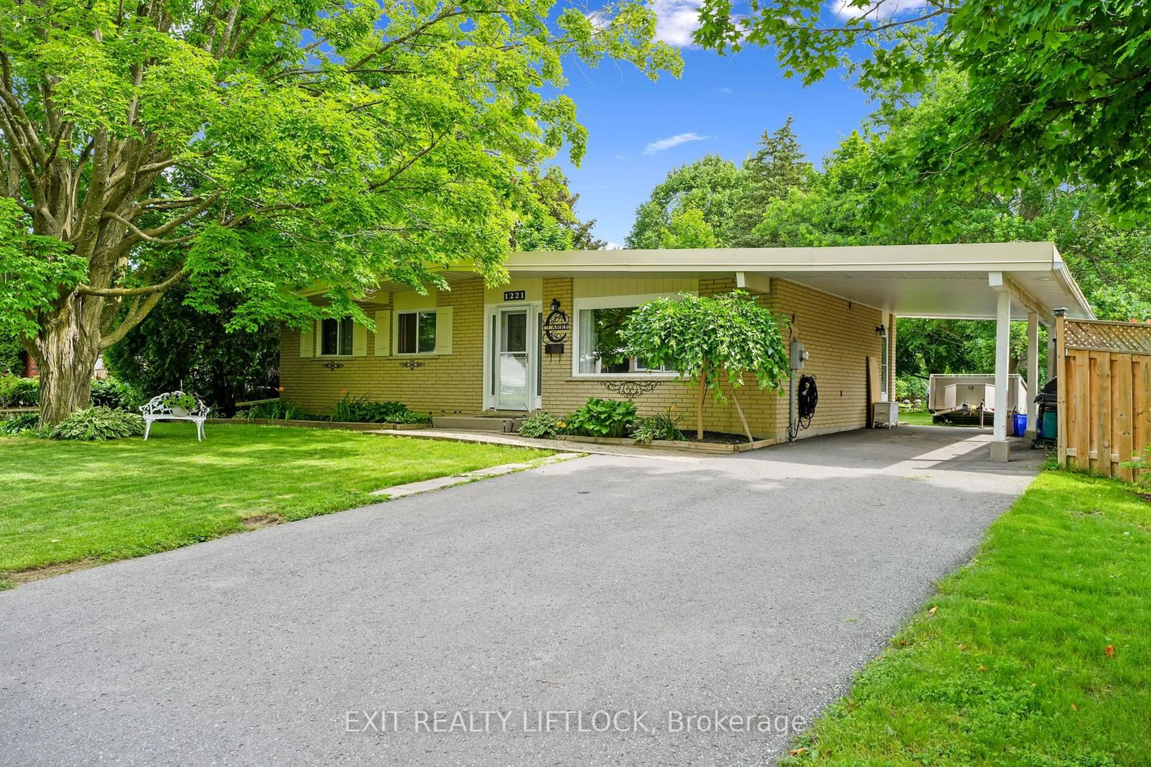 Frontside or backside of a home for 1221 Cabot St, Peterborough Ontario K9H 6X1