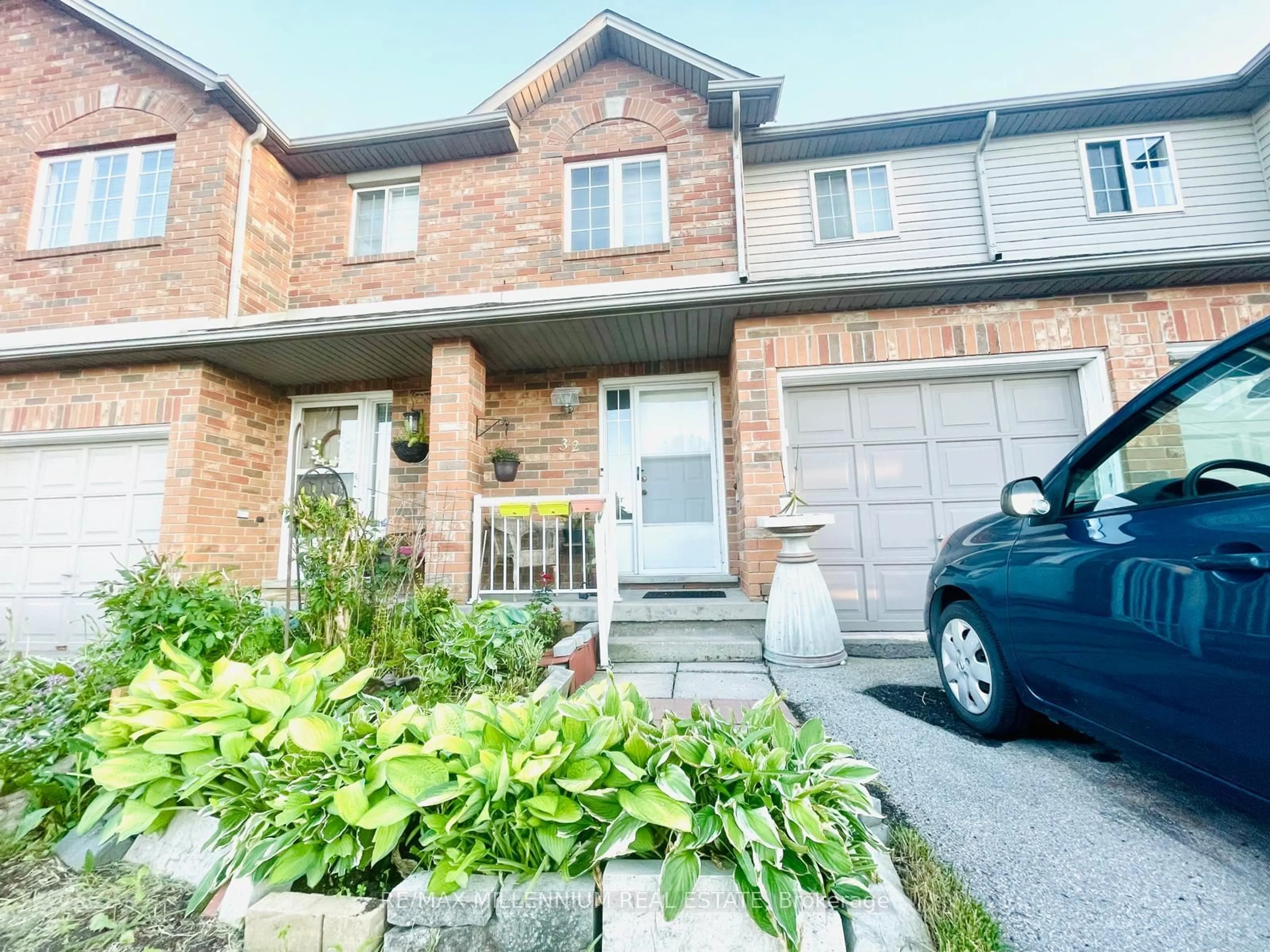 A pic from exterior of the house or condo for 10 Cadham Blvd #32, Hamilton Ontario L8W 3X6