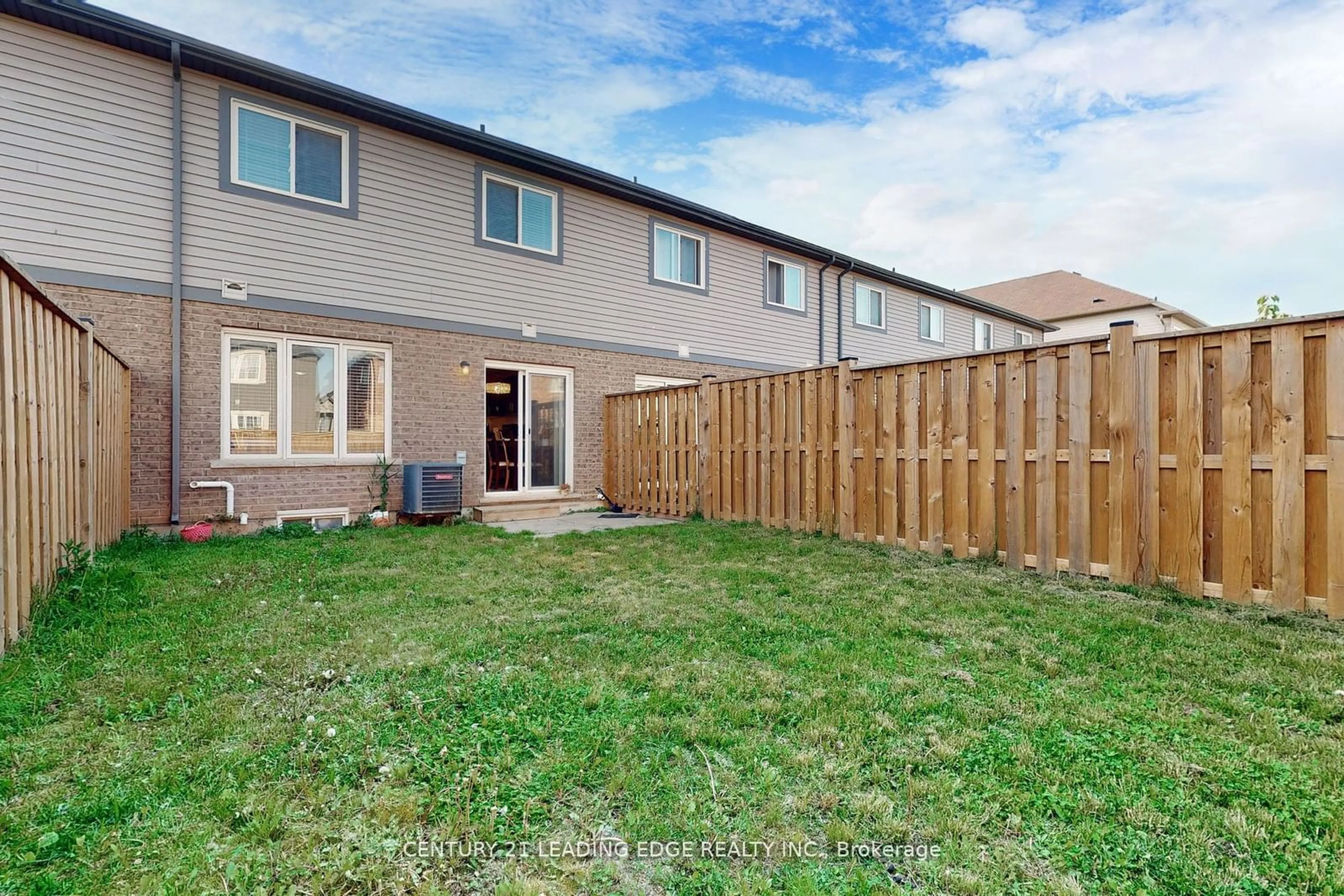 Fenced yard for 4323 Eclipse Way, Niagara Falls Ontario L2G 0X5