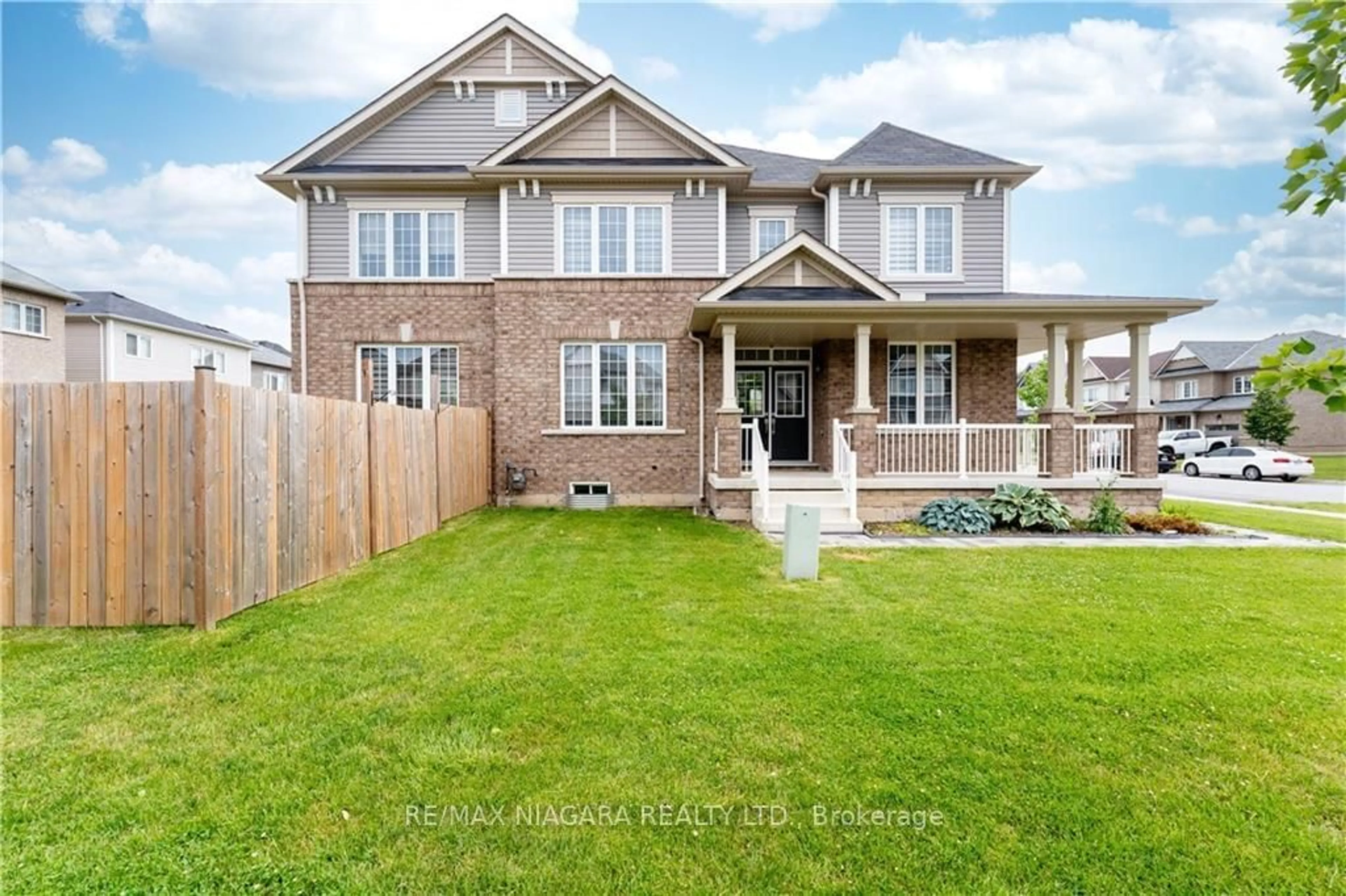 Frontside or backside of a home for 2 Froggy Dr, Thorold Ontario L3B 5N5