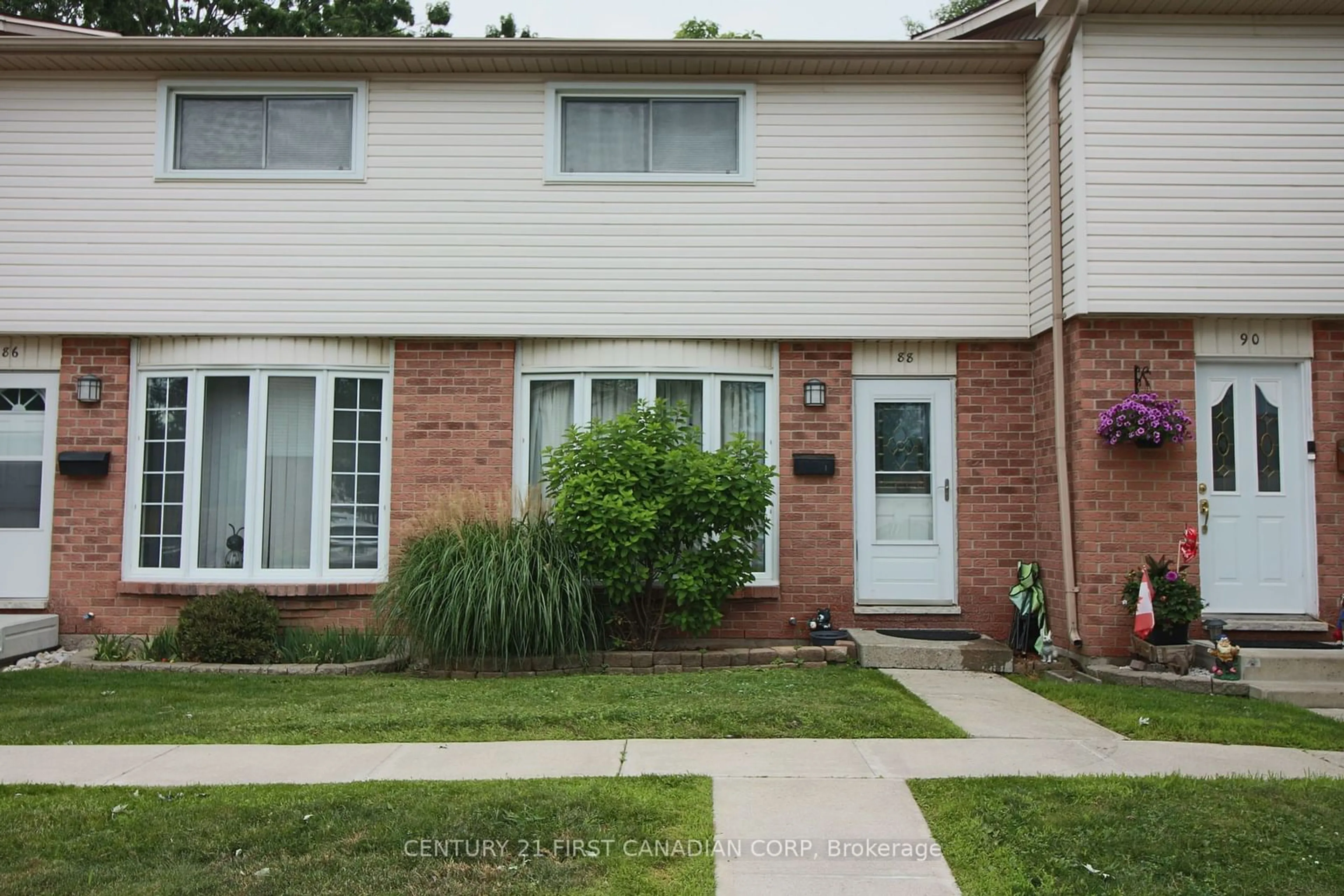 A pic from exterior of the house or condo for 700 Exeter Rd #88, London Ontario N6E 1L2