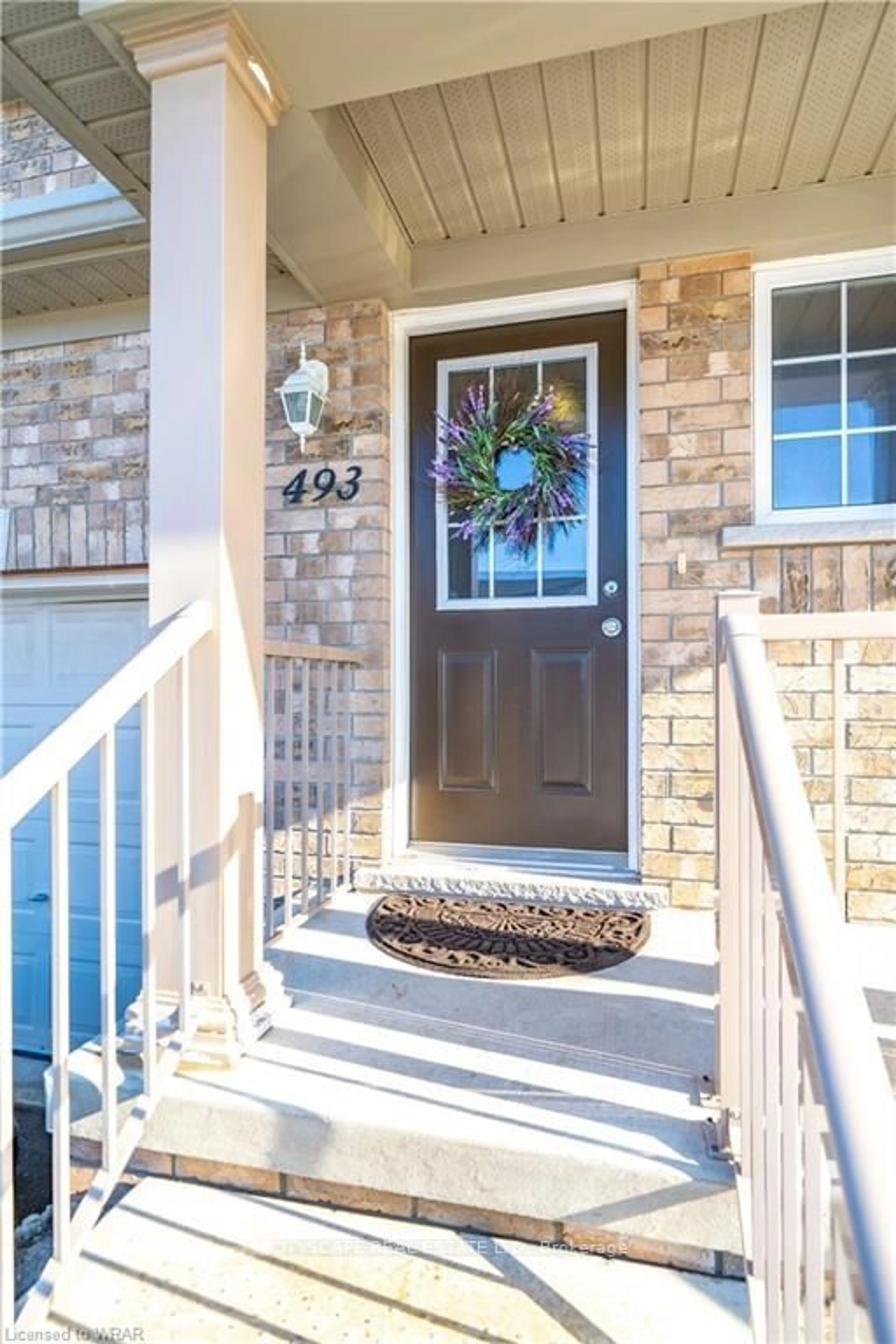 Indoor entryway for 493 Beaumont Cres, Kitchener Ontario N2A 0C4