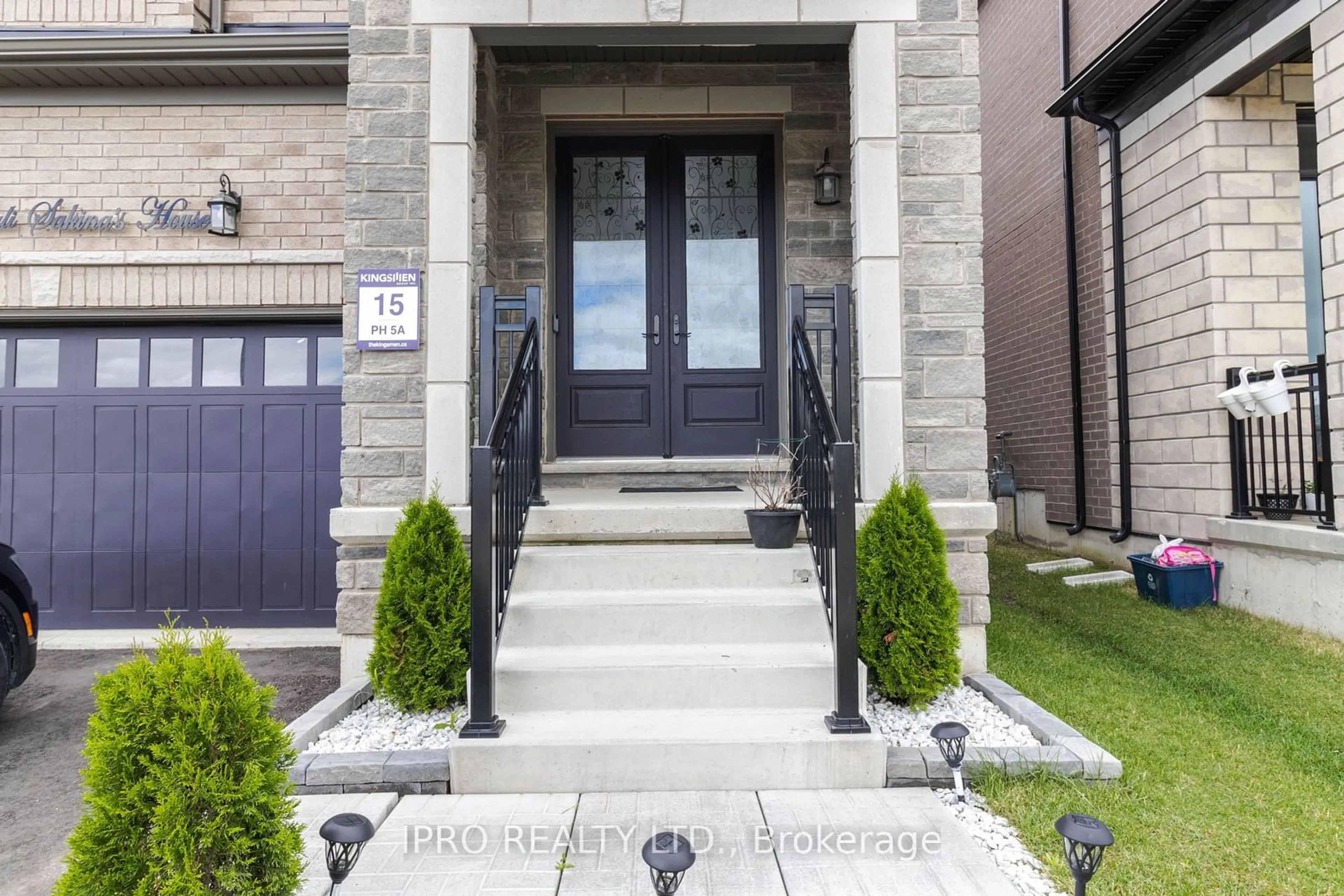 Indoor entryway for 956 Sobeski Ave, Woodstock Ontario N4T 0N8