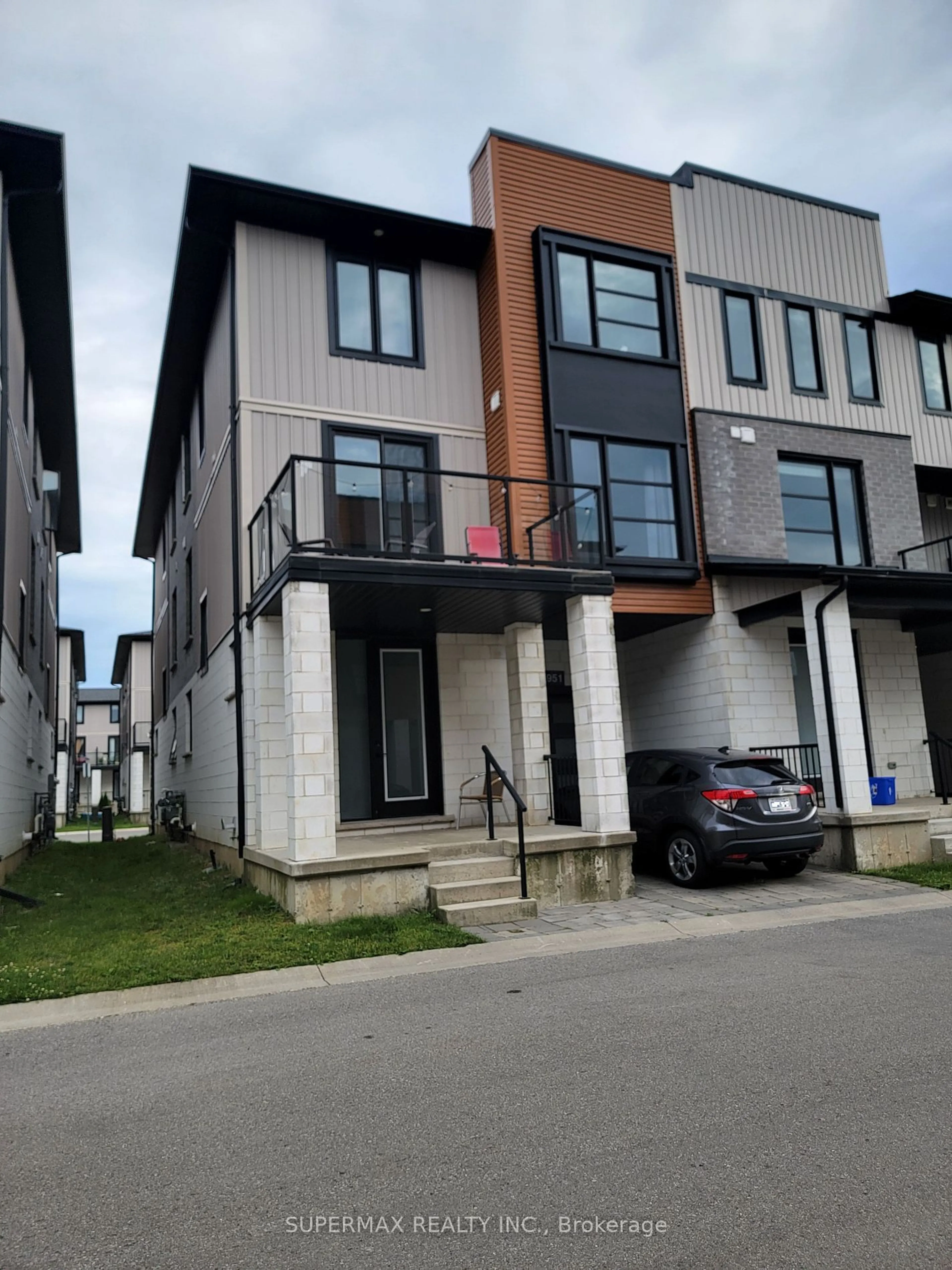 A pic from exterior of the house or condo for 951 Georgetown Dr, London Ontario N6H 0J7