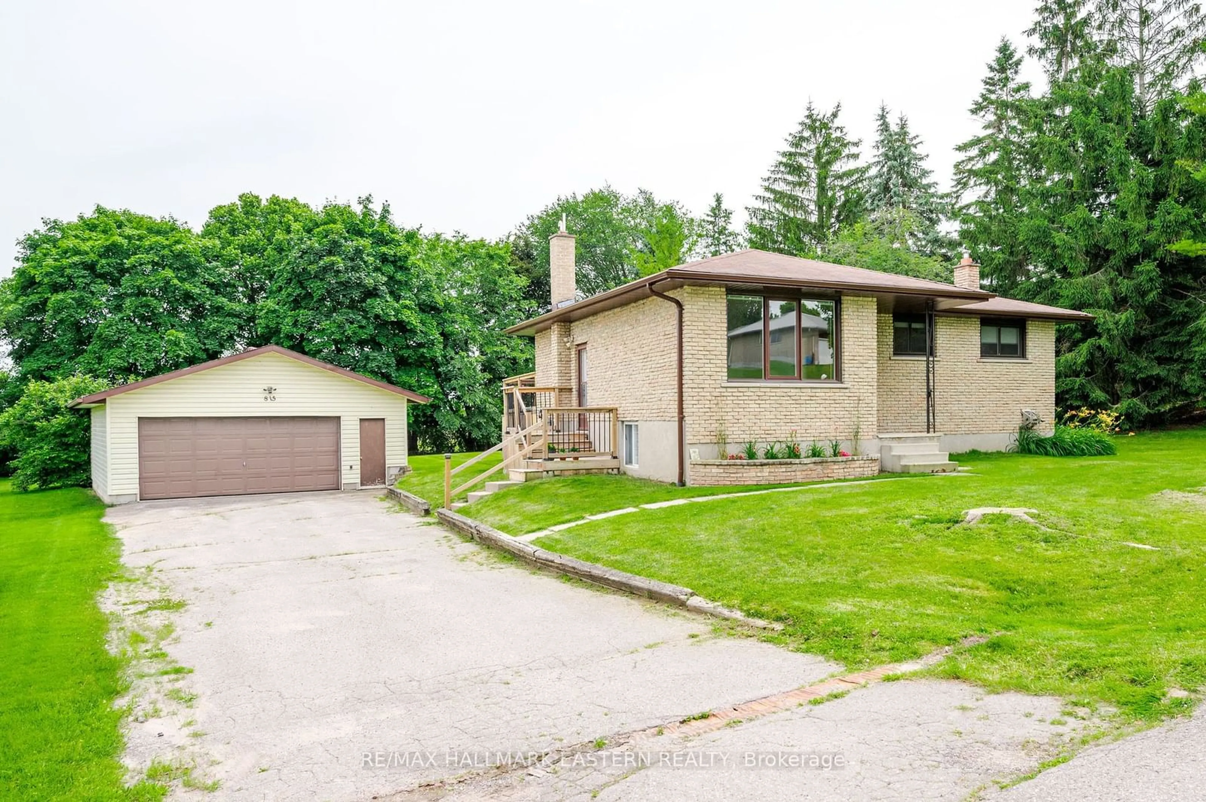 Frontside or backside of a home for 815 Stewart Dr, Peterborough Ontario K9J 7R3