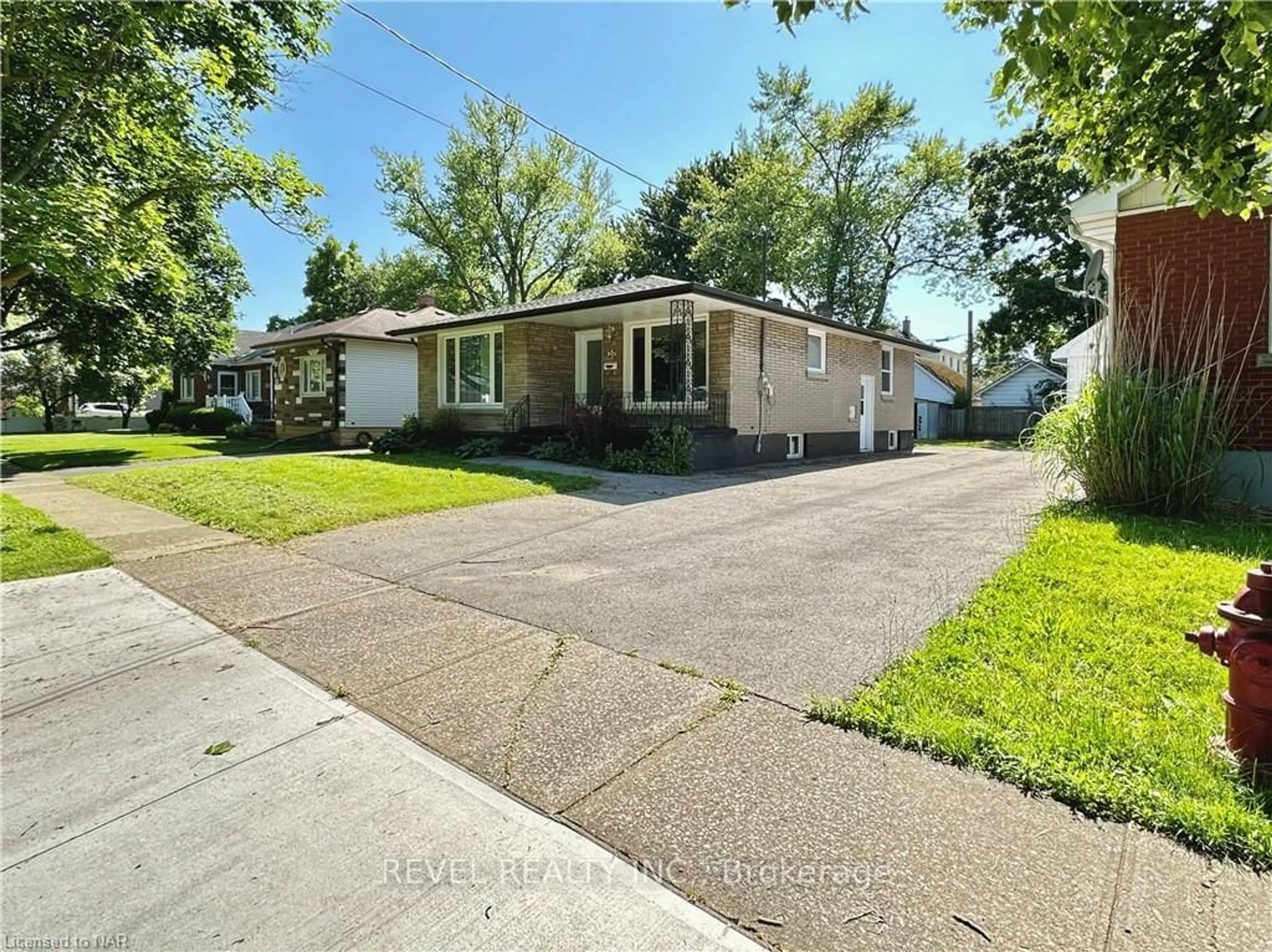 Frontside or backside of a home for 19 Cameron Ave, Welland Ontario L3B 1J9
