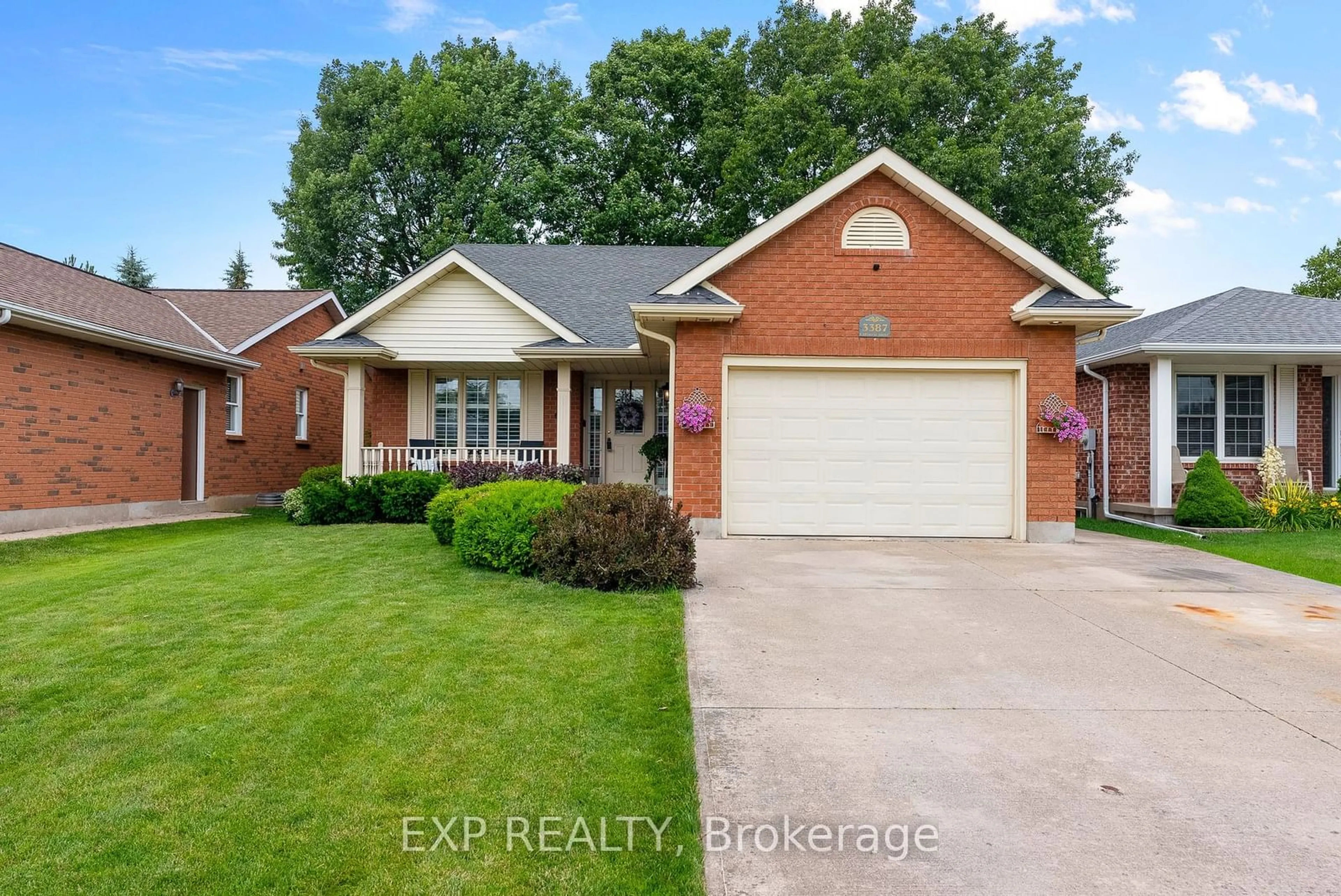 Frontside or backside of a home for 3387 Cardinal Dr, Niagara Falls Ontario L2H 3A6