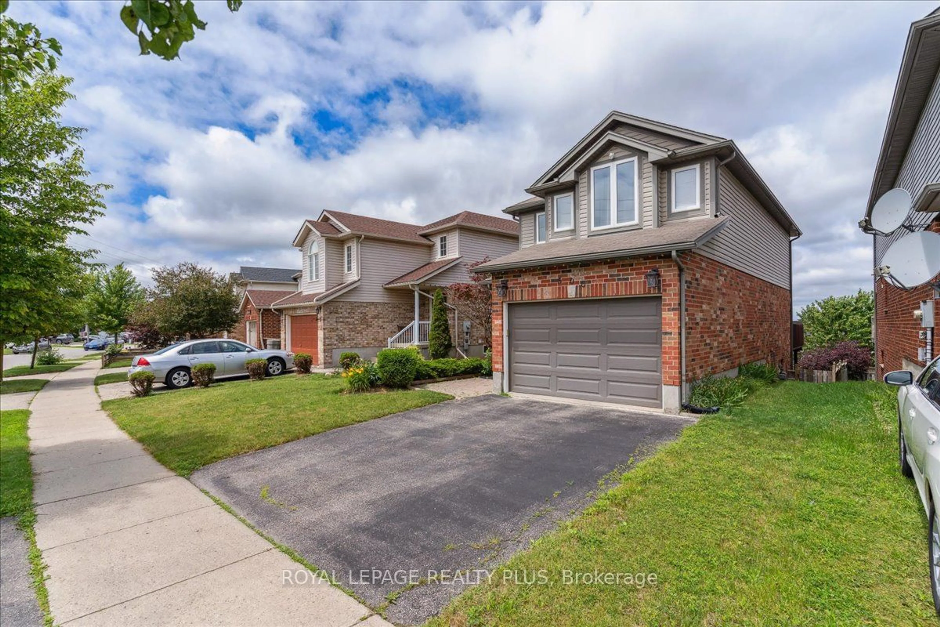 Frontside or backside of a home for 506 Activa Ave, Kitchener Ontario N2E 4C1