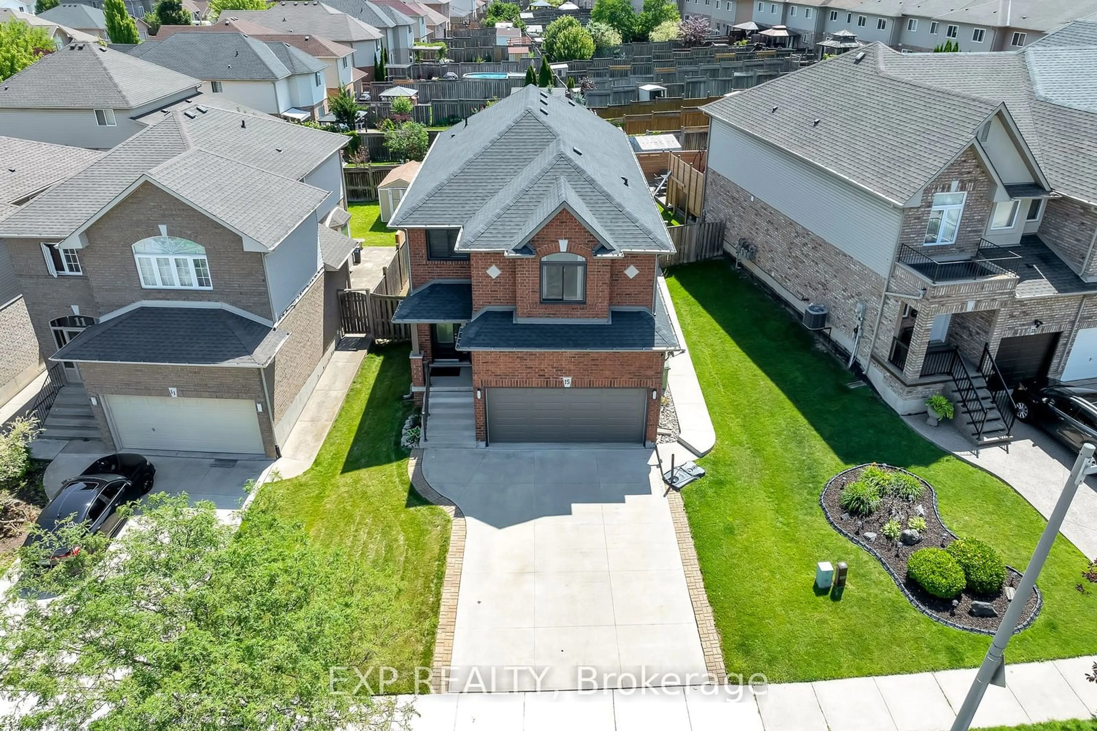 Frontside or backside of a home for 15 Meadow Wood Cres, Hamilton Ontario L9J 1X1