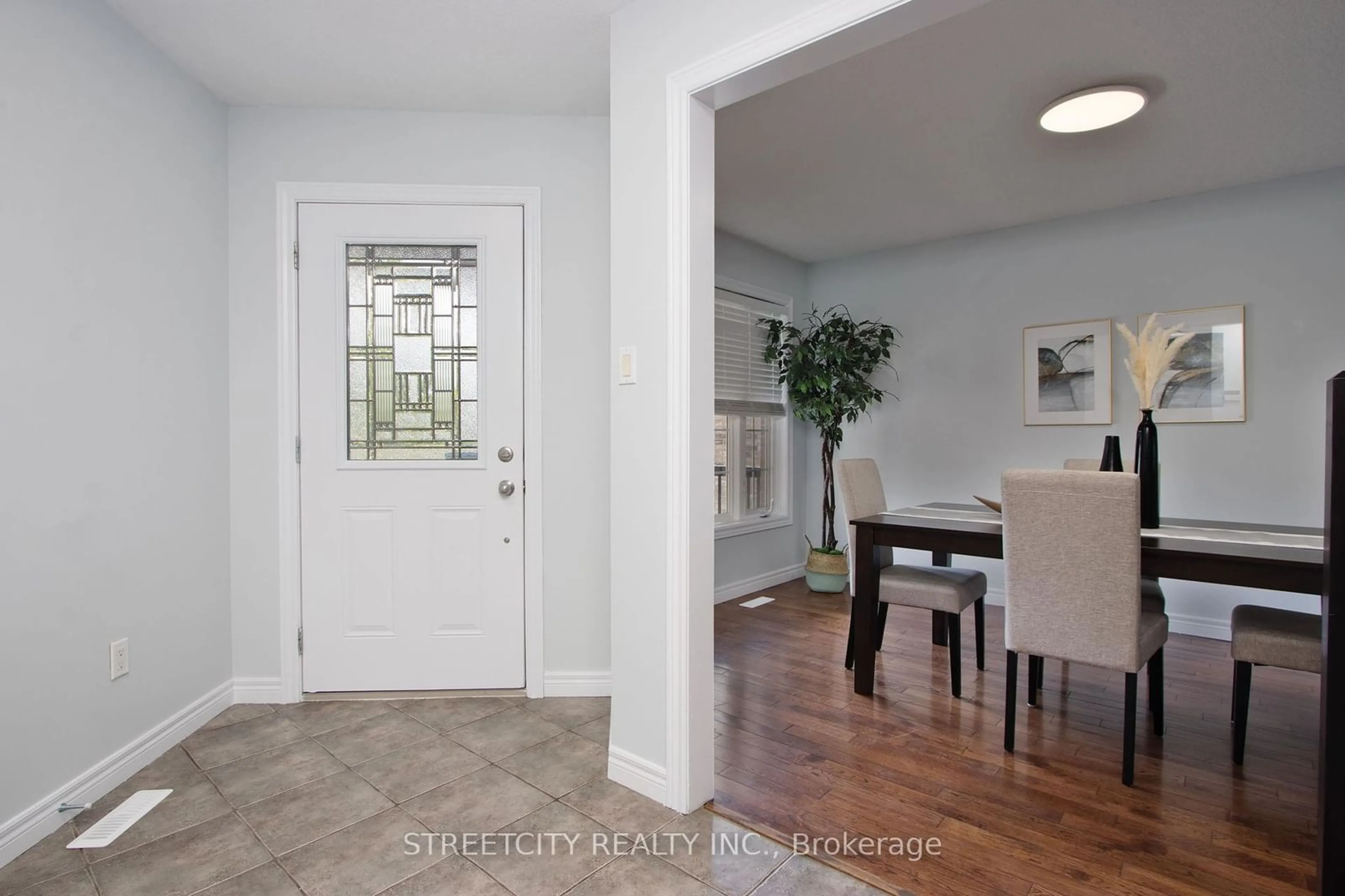 Indoor entryway for 1840 Healy Rd, London Ontario N6G 5P2