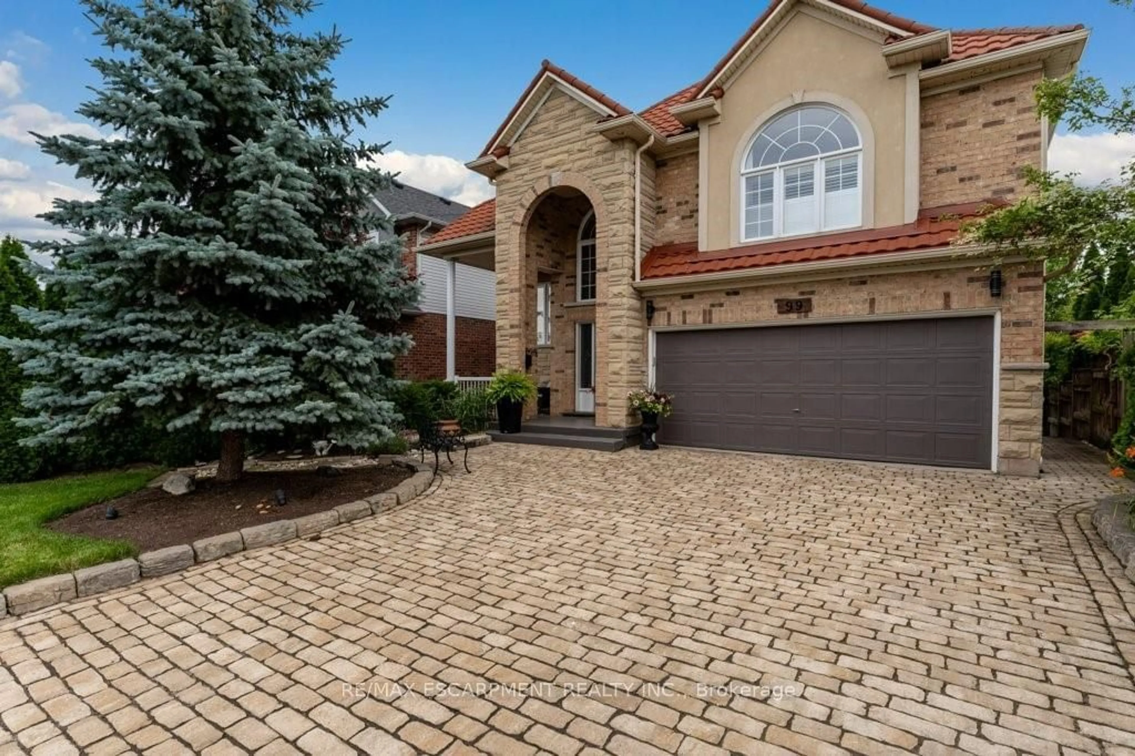 Home with brick exterior material for 99 VINIFERA Dr, Grimsby Ontario L3M 5S6